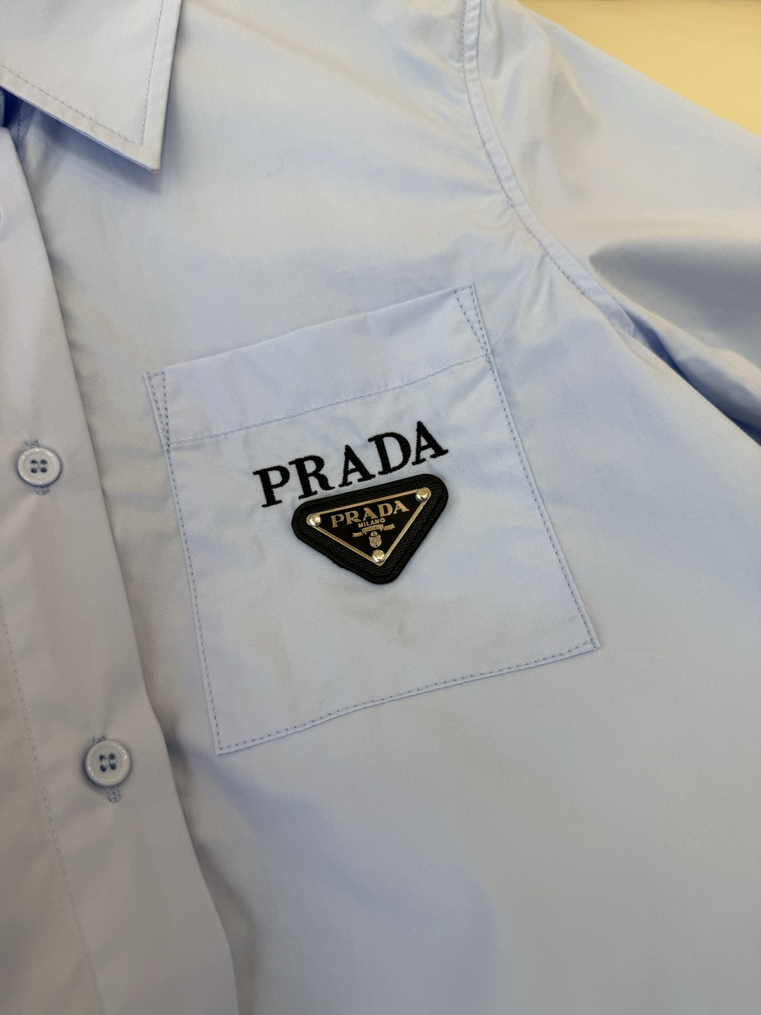 CY0115新款衬衫。PR三角标 翻领修身 短袖衬衫 白色 蓝色 粉色 SM L