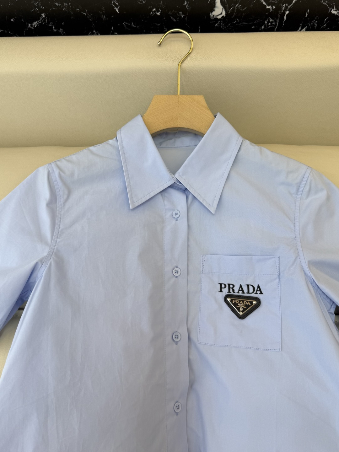 CY0115新款衬衫。PR三角标 翻领修身 短袖衬衫 白色 蓝色 粉色 SM L