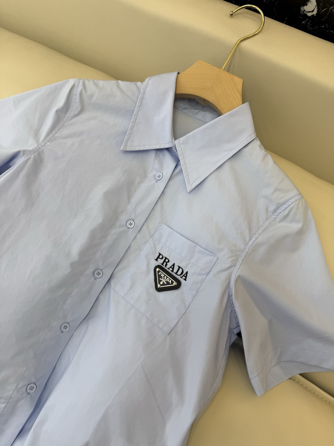 CY0115新款衬衫。PR三角标 翻领修身 短袖衬衫 白色 蓝色 粉色 SM L