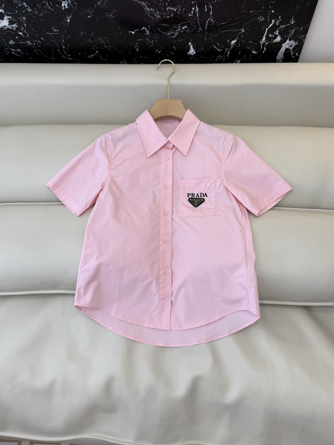 CY0115新款衬衫。PR三角标 翻领修身 短袖衬衫 白色 蓝色 粉色 SM L