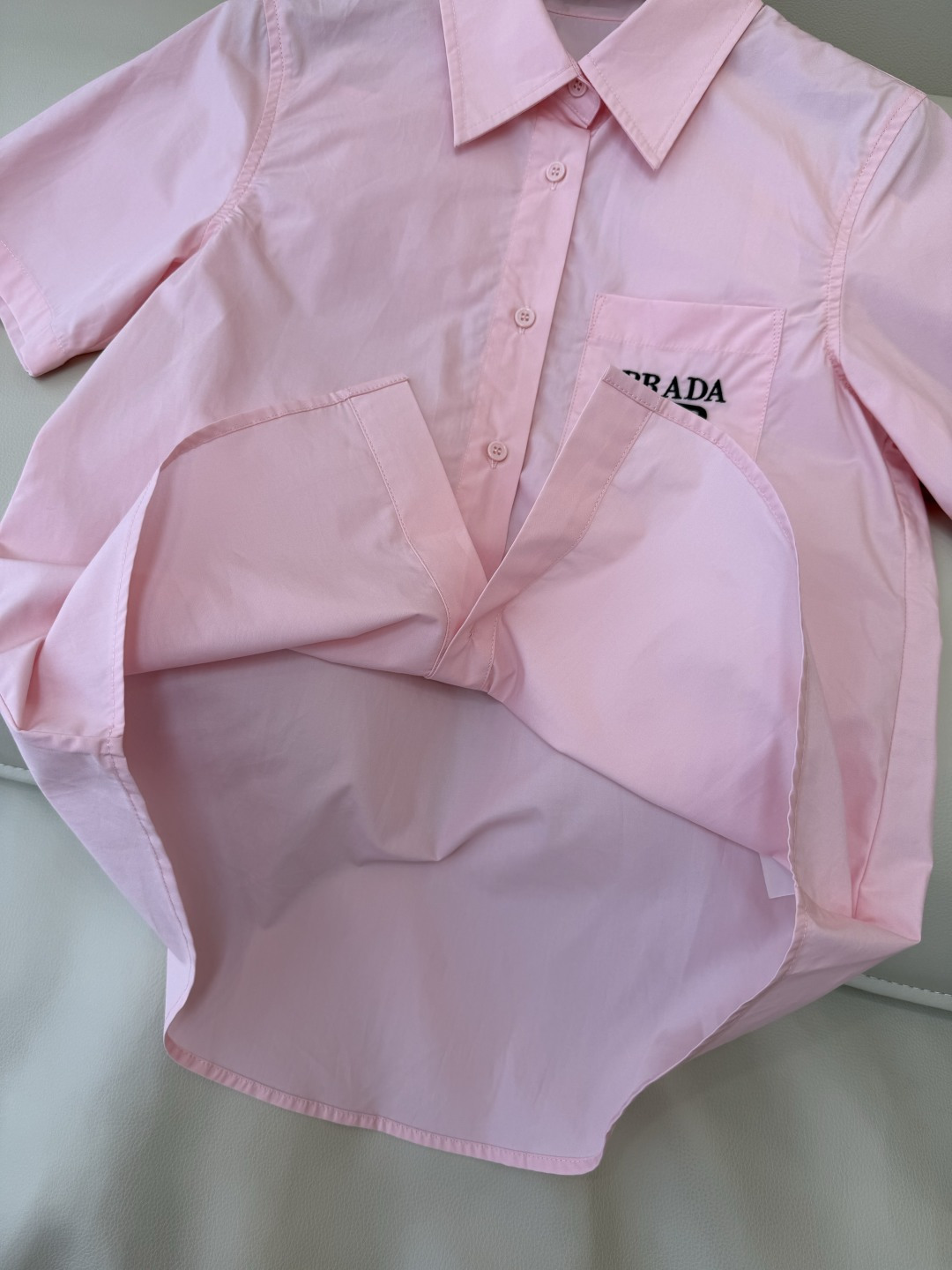 CY0115新款衬衫。PR三角标 翻领修身 短袖衬衫 白色 蓝色 粉色 SM L