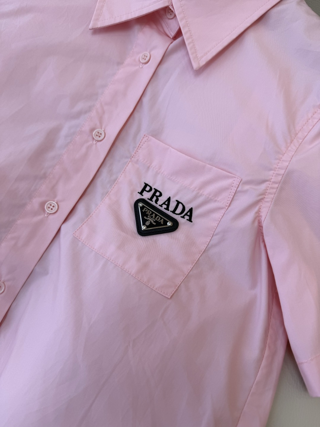 CY0115新款衬衫。PR三角标 翻领修身 短袖衬衫 白色 蓝色 粉色 SM L