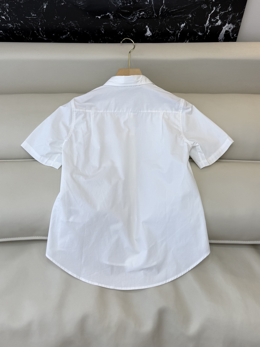 CY0115新款衬衫。PR三角标 翻领修身 短袖衬衫 白色 蓝色 粉色 SM L