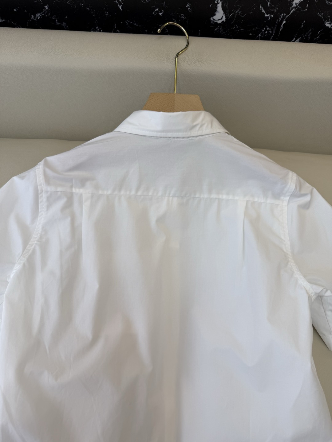 CY0115新款衬衫。PR三角标 翻领修身 短袖衬衫 白色 蓝色 粉色 SM L