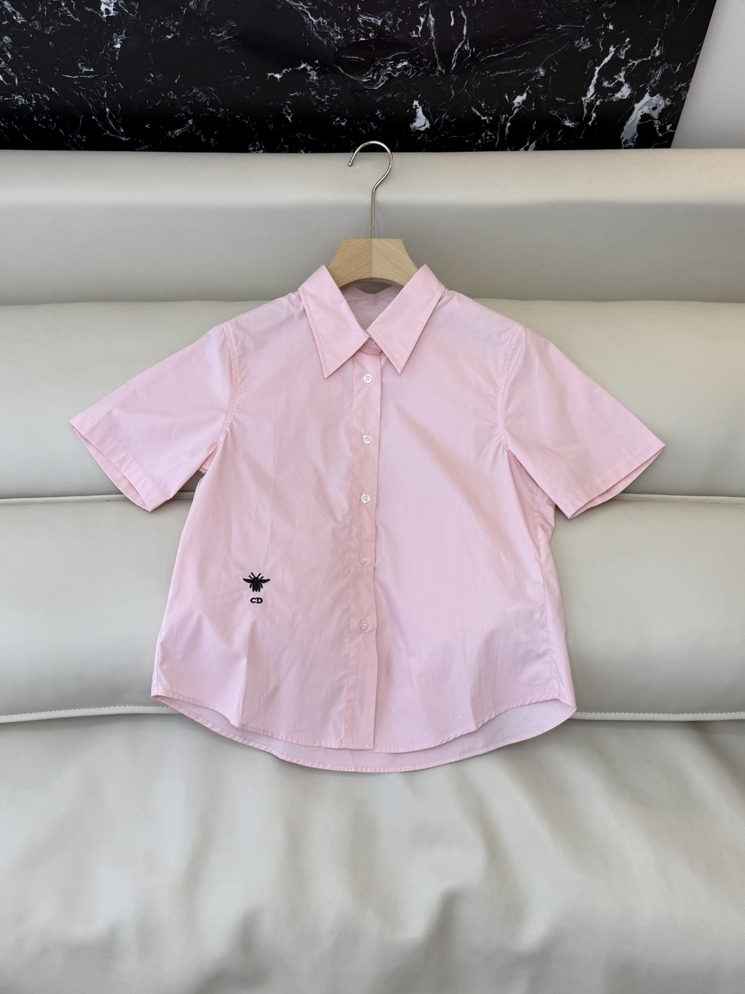 CY0114新款衬衫。Dior 小蜜蜂 绣花 翻领修身 短袖衬衫 白色 粉色 SM L
