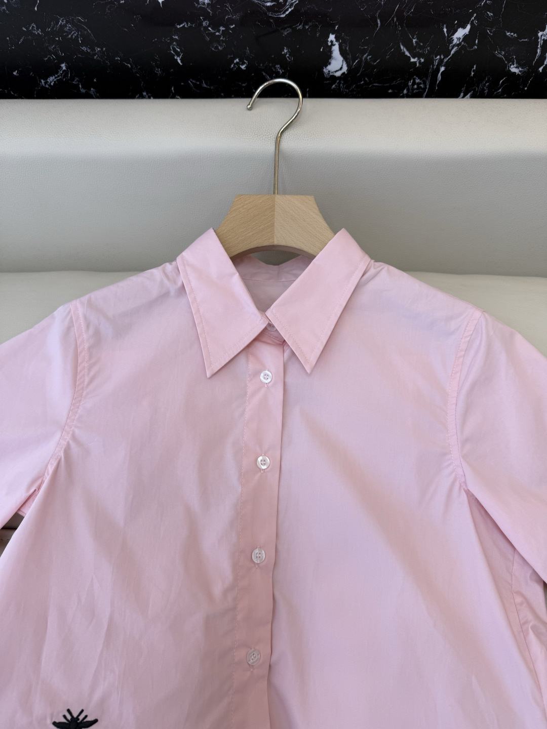 CY0114新款衬衫。Dior 小蜜蜂 绣花 翻领修身 短袖衬衫 白色 粉色 SM L