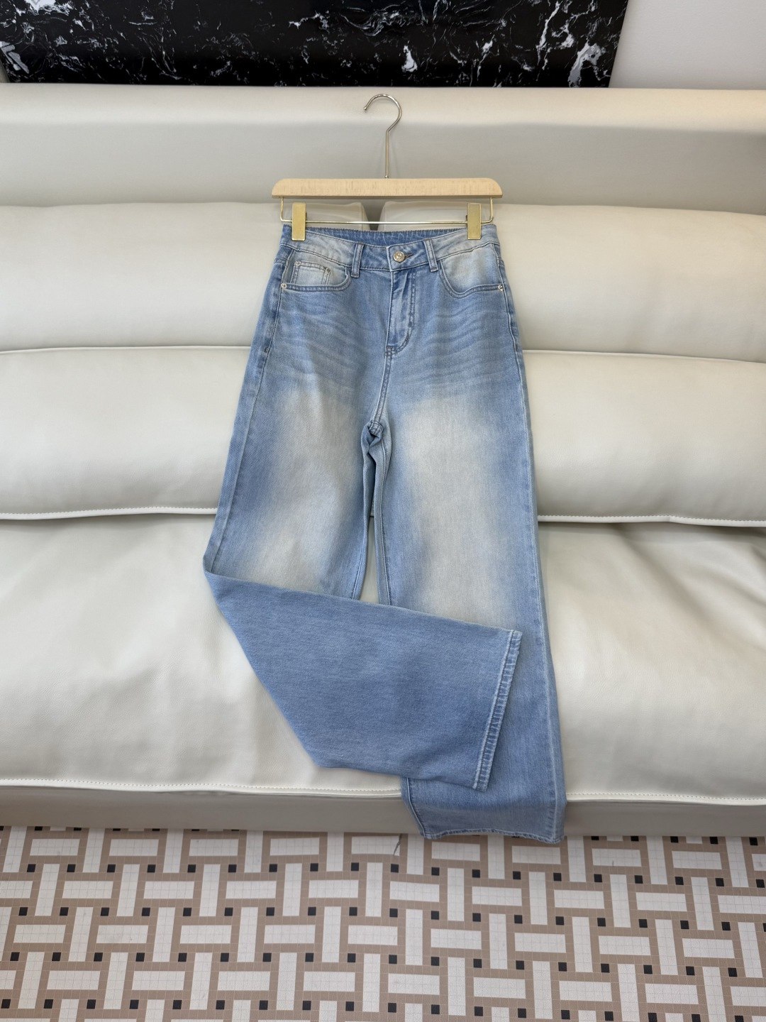 AW063#新款牛仔裤P‼️Dior 刺绣字母 牛仔长裤 浅蓝色 26-30