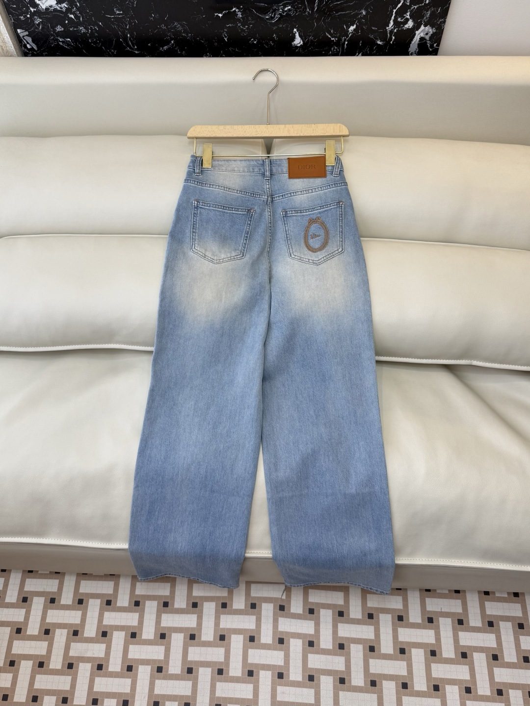 AW063#新款牛仔裤P‼️Dior 刺绣字母 牛仔长裤 浅蓝色 26-30