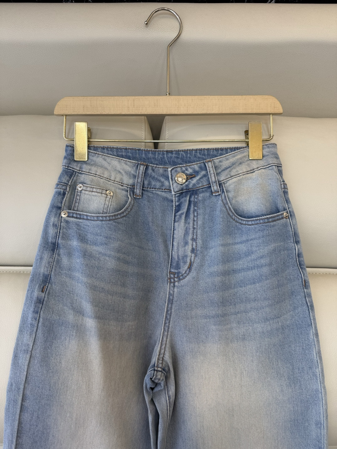 AW063#新款牛仔裤P‼️Dior 刺绣字母 牛仔长裤 浅蓝色 26-30