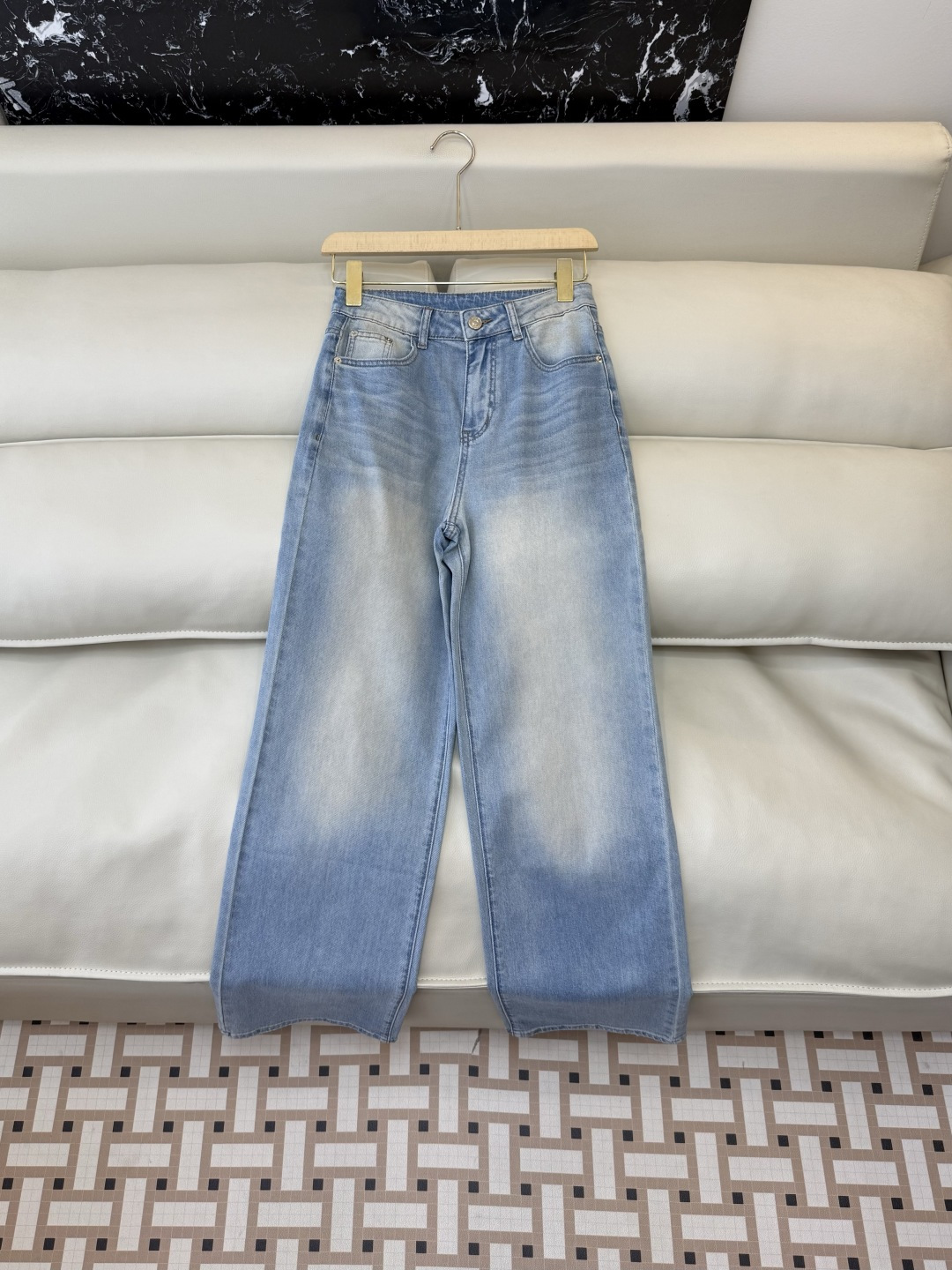 AW063#新款牛仔裤P‼️Dior 刺绣字母 牛仔长裤 浅蓝色 26-30