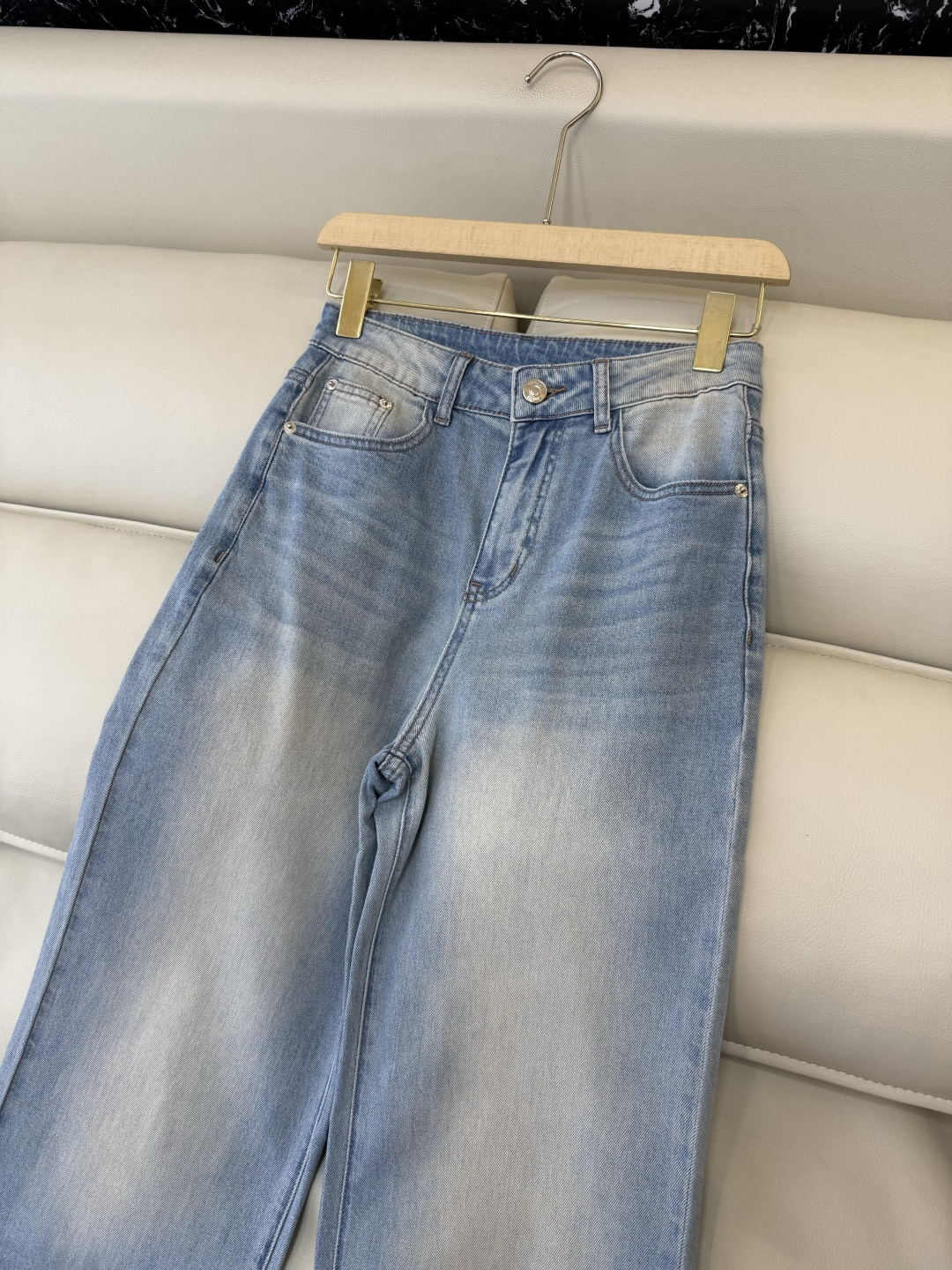 AW063#新款牛仔裤P‼️Dior 刺绣字母 牛仔长裤 浅蓝色 26-30