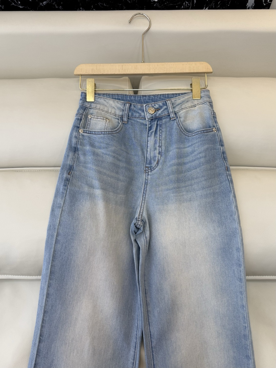 AW063#新款牛仔裤P‼️Dior 刺绣字母 牛仔长裤 浅蓝色 26-30