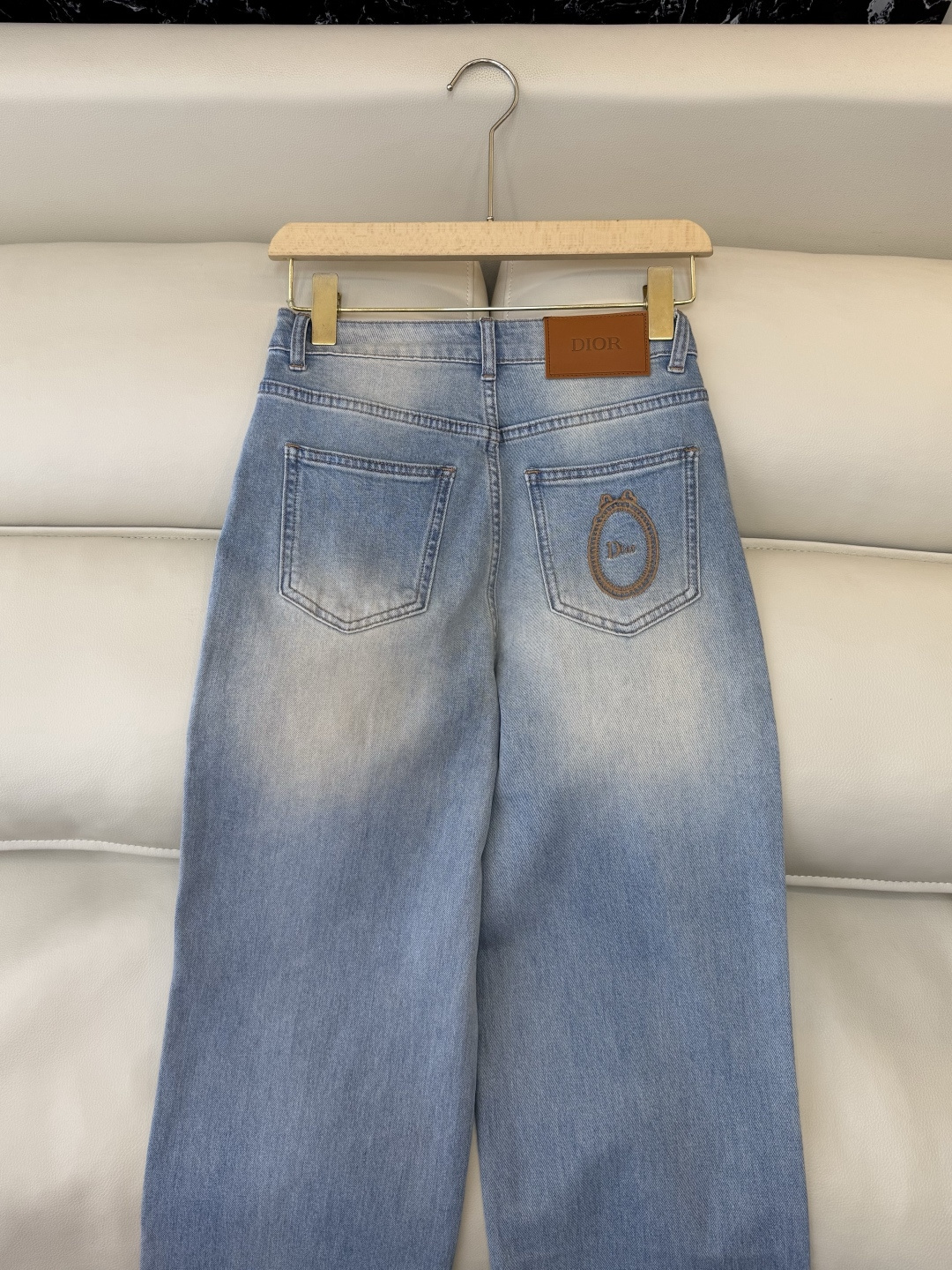 AW063#新款牛仔裤P‼️Dior 刺绣字母 牛仔长裤 浅蓝色 26-30