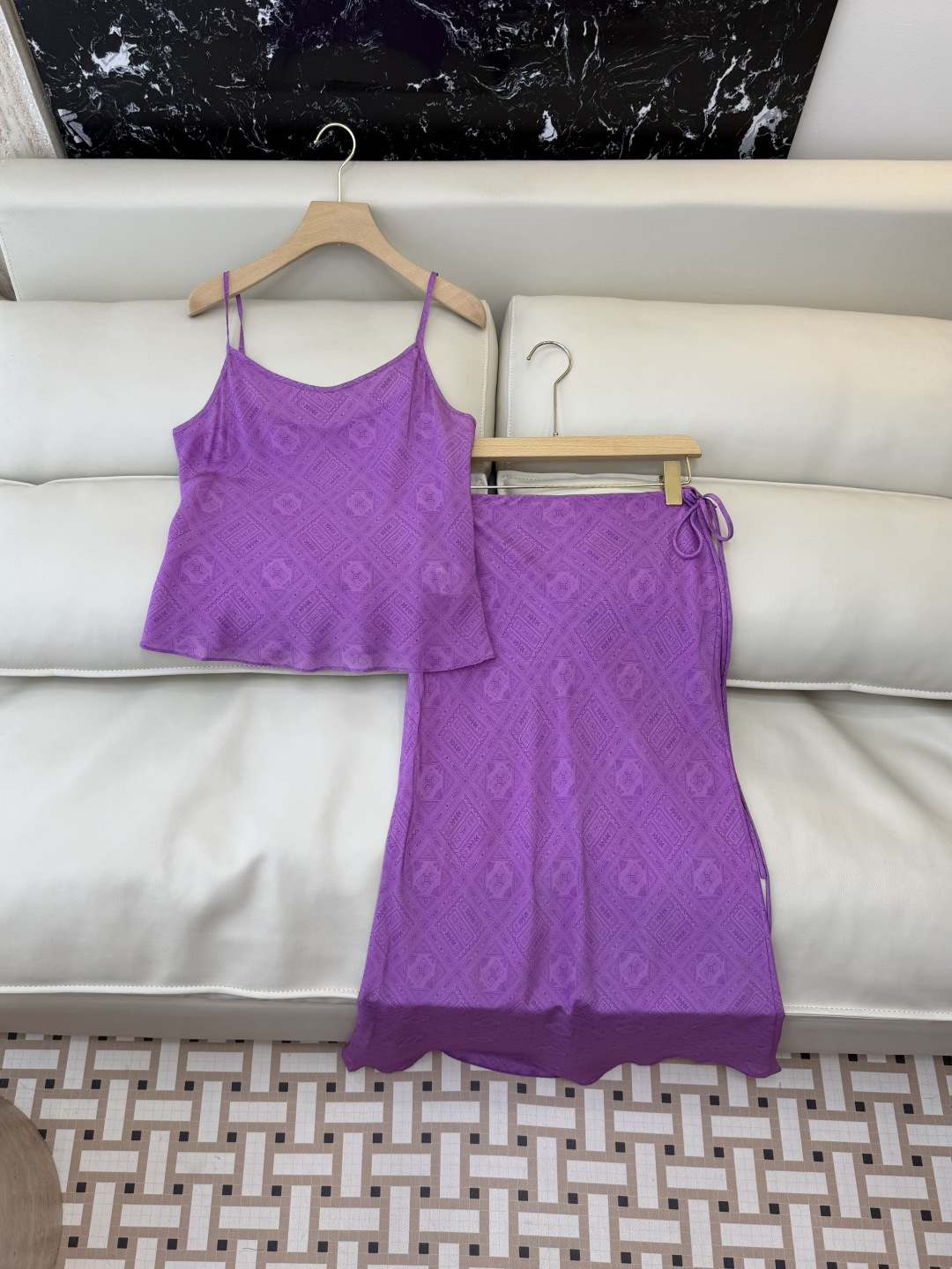 NO:820831,YJJ018# new suit factory special version of the highest version on the market. The girl will inspect the goods, trim the three marks on the thread, and send pictures and videos before delivery. If you want quality and service, please add me on WeChat. We will not accept urgent orders. P Silk printing halter top long skirt suit multi-color S-X L, women's clothing, skirts, real silk,19860909YJJ018#新款套装工厂特市面最高版本小妹验货、修剪线头上三标、发货可发图及拍视频,要品质要服务的加我微信,不接急单.P 真丝印花 吊带上衣长半裙套装 多色 S-X L,女装,skirts,real silk,,Women's clothing