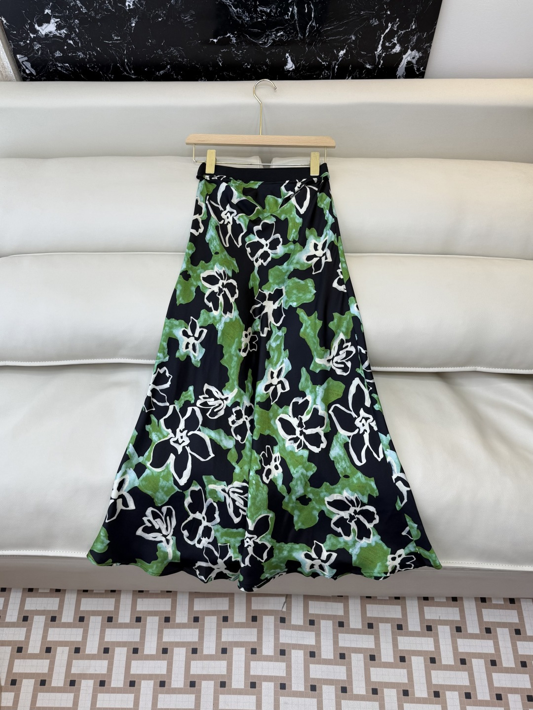 NO:820791,YJJ015# New skirt factory special version of the highest version on the market. The girl will inspect the goods, trim the three marks on the thread, and send pictures and videos before delivery. If you want quality or service, please add me on WeChat. We will not accept urgent orders. P Twill silk printed long skirt Green S-XL, women's clothing, skirts, real silk,19860909YJJ015#新款半裙工厂特市面最高版本小妹验货、修剪线头上三标、发货可发图及拍视频,要品质要服务的加我微信,不接急单.P 斜纹绸真丝印花 长半裙 绿色 S-XL,女装,skirts,real silk,,Women's clothing