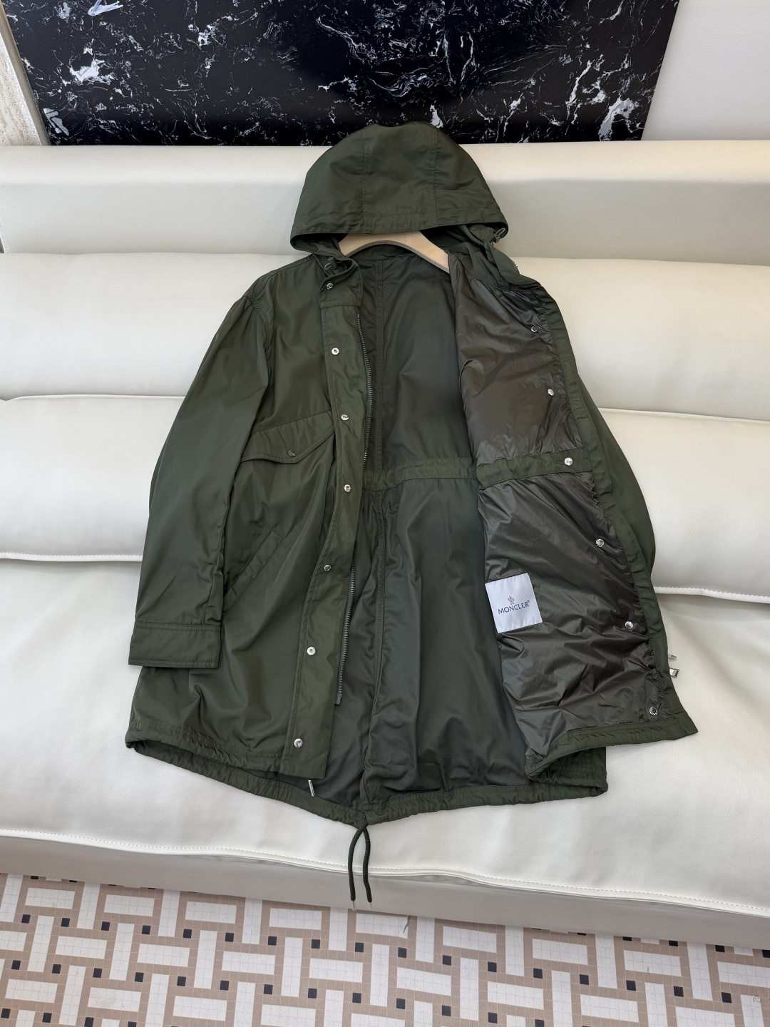 M2397-L#新款风衣。Moncler 顶级版‼️抽绳设计 中长款 风衣 军绿色 1/2/3码