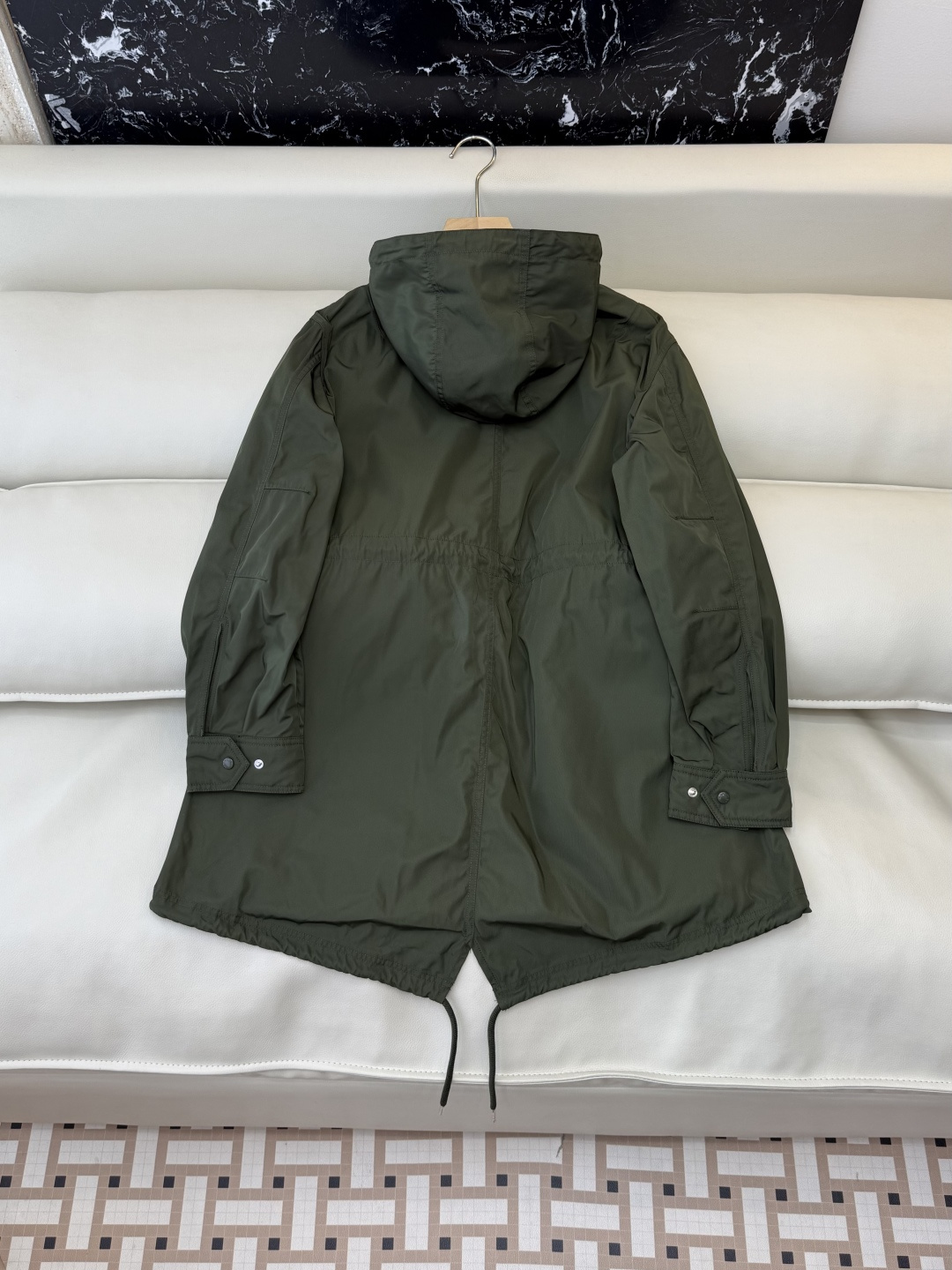M2397-L#新款风衣。Moncler 顶级版‼️抽绳设计 中长款 风衣 军绿色 1/2/3码