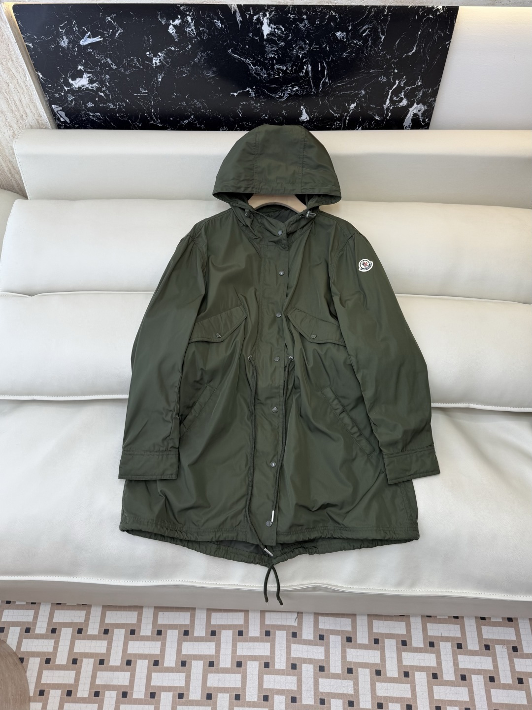 M2397-L#新款风衣。Moncler 顶级版‼️抽绳设计 中长款 风衣 军绿色 1/2/3码