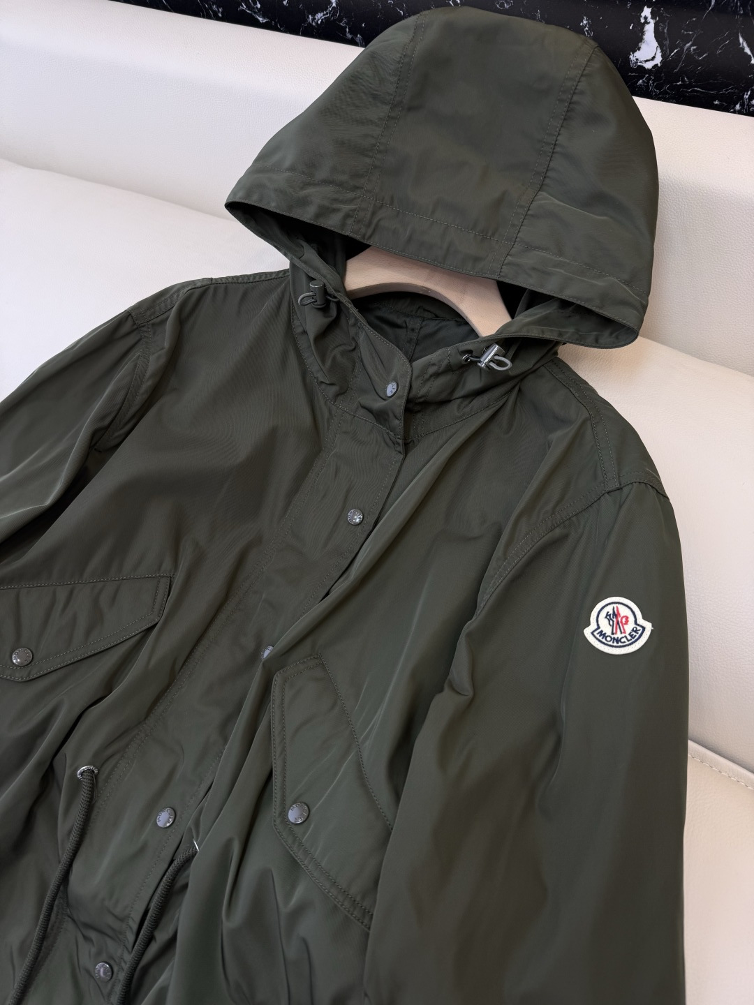 M2397-L#新款风衣。Moncler 顶级版‼️抽绳设计 中长款 风衣 军绿色 1/2/3码