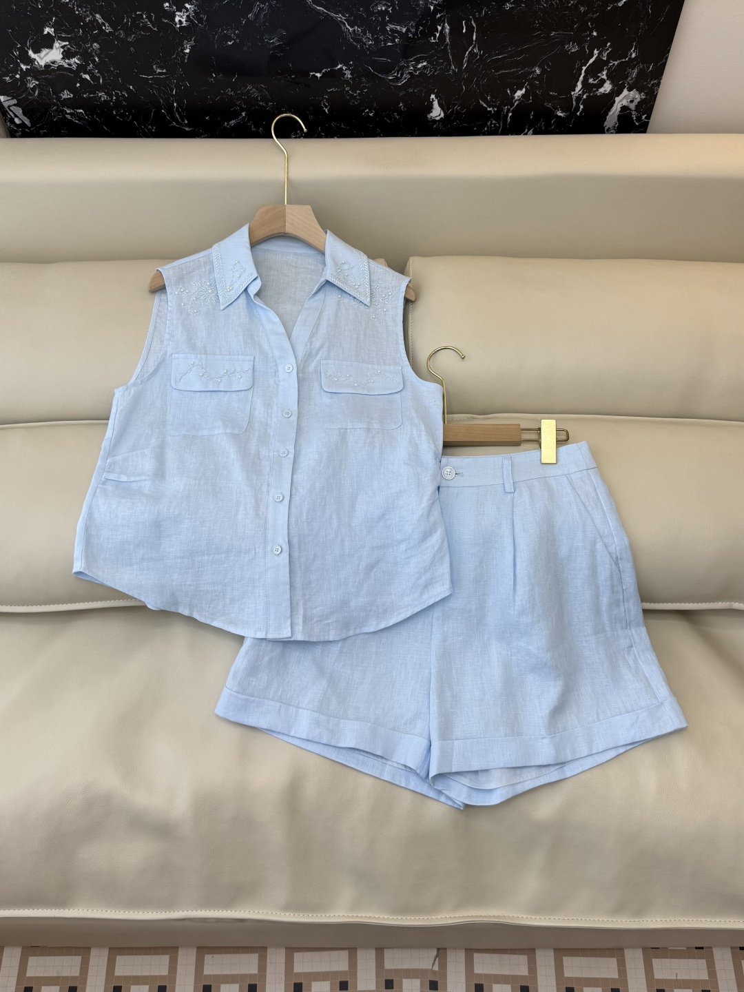 NO:821029,YM0120# New suit factory special version of the highest version on the market. The girl will inspect the goods, trim the three marks on the threads, and ship the goods. You can send pictures and take videos. If you want quality and service, please add me on WeChat. We will not accept urgent orders.19860909YM0120#新款套装工厂特市面最高版本小妹验货、修剪线头上三标、发货可发图及拍视频,要品质要服务的加我微信,不接急单.P 亚麻 钉珠刺绣花 无袖衬衫 短裤套装 黄色 蓝色 白色 SMLXL,女装,shorts,shirts,,Women's clothing