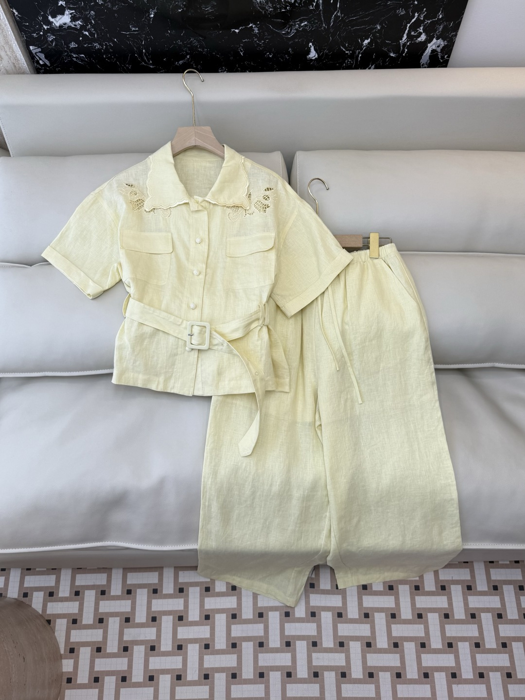 NO:821047,YM0123# New suit factory special version of the highest version on the market. The girl will inspect the goods, trim the three marks on the thread, and send pictures and videos before delivery. If you want quality or service, add me on WeChat. We will not accept urgent orders. P Linen hollow embroidered short-sleeved top and trousers suit yellow blue white SMLXL, women's clothing, T-shirt,19860909YM0123#新款套装工厂特市面最高版本小妹验货、修剪线头上三标、发货可发图及拍视频,要品质要服务的加我微信,不接急单.P 亚麻 镂空刺绣花短袖上衣长裤 套装 黄色 蓝色 白色 SMLXL,女装,T-shirt,,Women's clothing