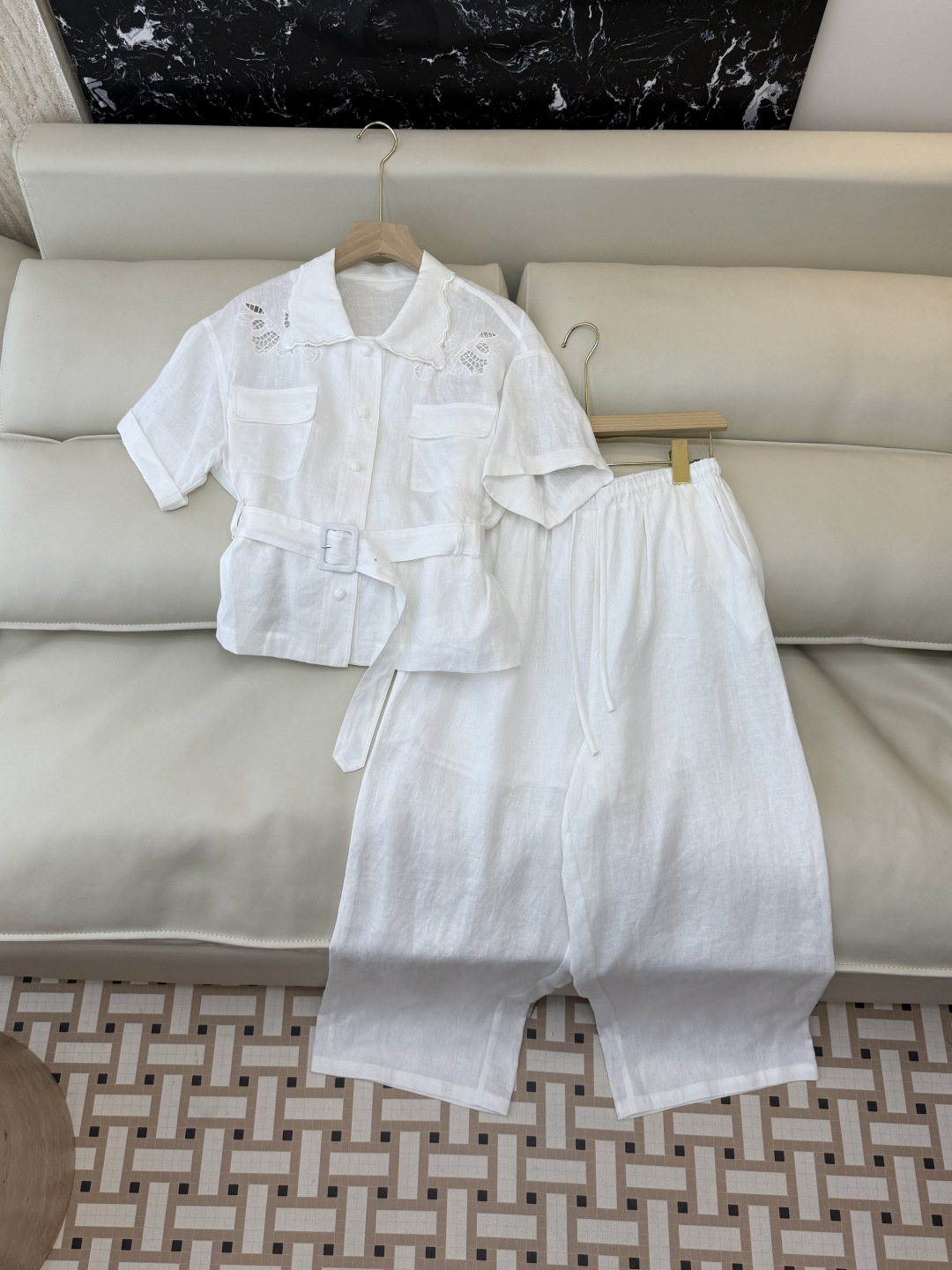 NO:821053,YM0123# New suit factory special version of the highest version on the market. The girl will inspect the goods, trim the three marks on the thread, and send pictures and videos before delivery. If you want quality or service, add me on WeChat. We will not accept urgent orders. P Linen hollow embroidered short-sleeved top and trousers suit yellow blue white SMLXL, women's clothing, T-shirt,19860909YM0123#新款套装工厂特市面最高版本小妹验货、修剪线头上三标、发货可发图及拍视频,要品质要服务的加我微信,不接急单.P 亚麻 镂空刺绣花短袖上衣长裤 套装 黄色 蓝色 白色 SMLXL,女装,T-shirt,,Women's clothing