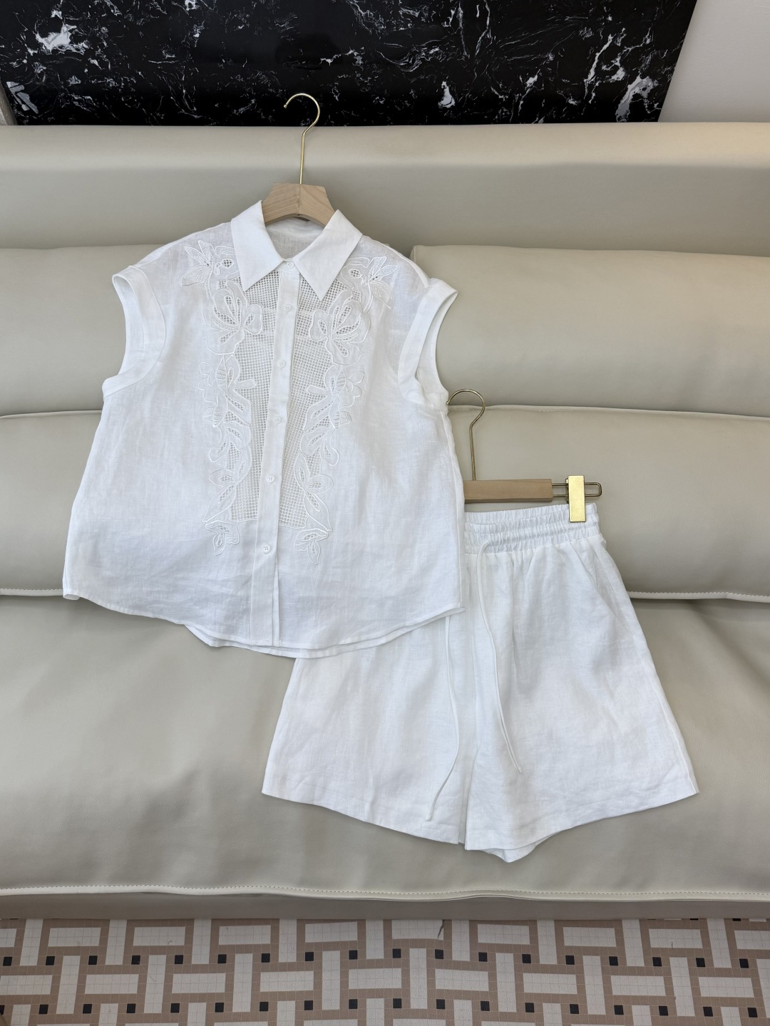 NO:821060,YM0117# New suit factory special version of the highest version on the market. The girl will inspect the goods, trim the three marks on the thread, and ship the goods. You can send pictures and take videos. If you want quality and service, please add me on WeChat. We will not accept urgent orders. P ES linen mesh embroidery sleeveless shirt shorts suit yellow blue white SMLXL, women's clothing, shorts, shirts,19860909YM0117#新款套装工厂特市面最高版本小妹验货、修剪线头上三标、发货可发图及拍视频,要品质要服务的加我微信,不接急单.P ES 亚麻 网布 刺绣花 无袖衬衫 短裤套装 黄色 蓝色 白色 SMLXL,女装,shorts,shirts,,Women's clothing