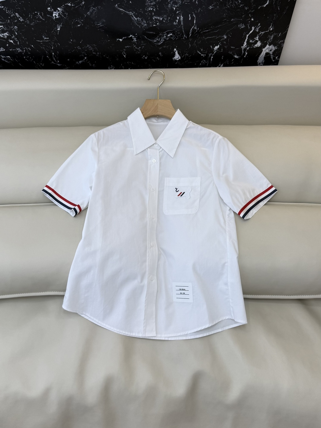 NO:821137,CY0130# New shirt P TB red stripe stitching puppy embroidery short-sleeved shirt white SML, Celine-clothing, celine, shirts, T-shirt,19860909CY0130#新款衬衫P TB 红杠拼接 小狗绣花 短袖衬衫 白色 SML,赛琳-服装,celine,shirts,T-shirt,,Women's clothing