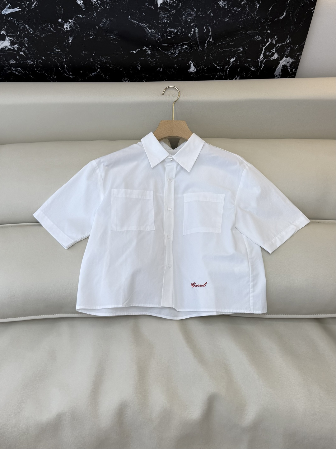 CY0126#新款衬衫。Chanel 红色字母绣花 短袖衬衫 白色 蓝条纹 SML