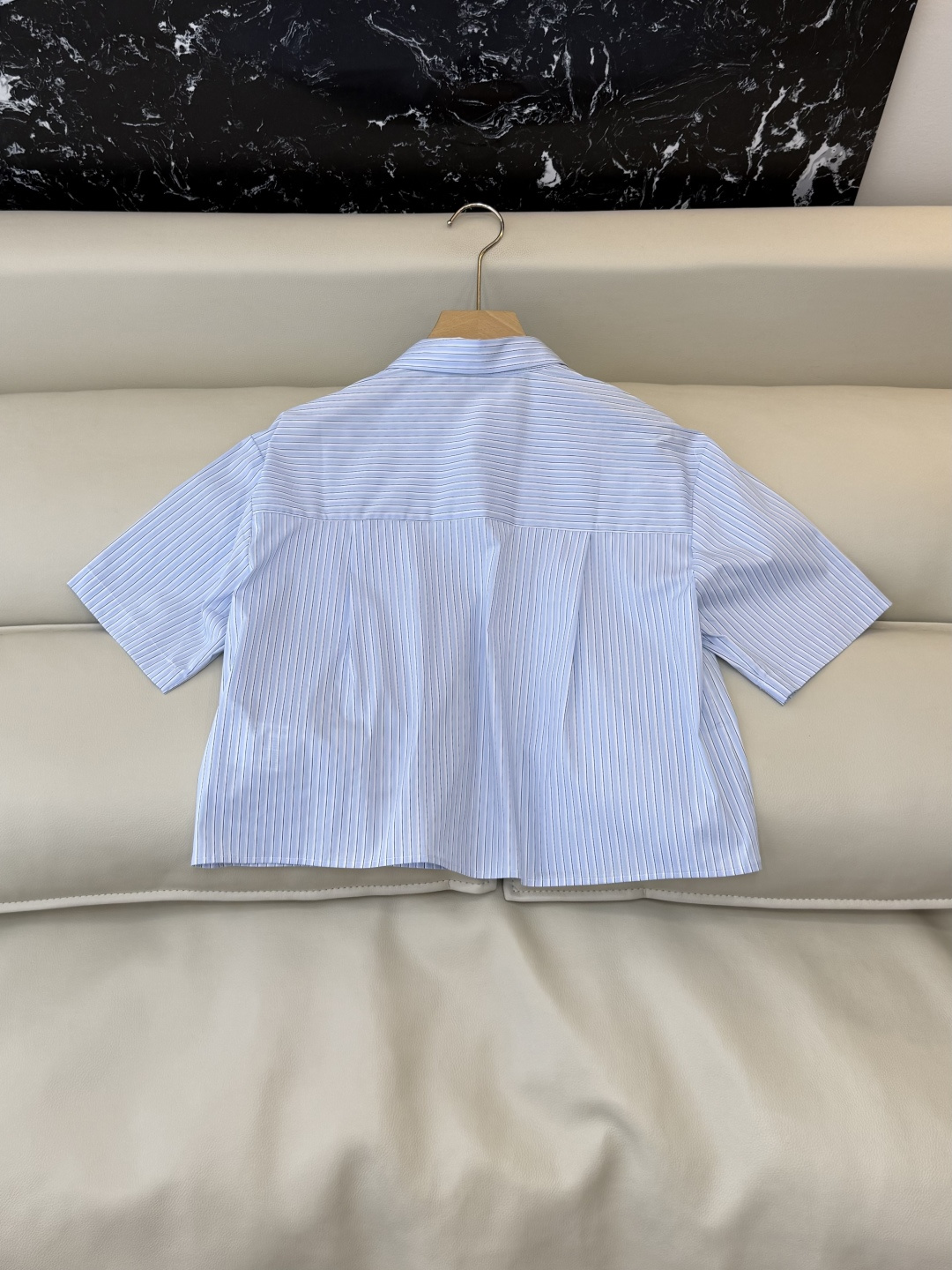 CY0126#新款衬衫。Chanel 红色字母绣花 短袖衬衫 白色 蓝条纹 SML