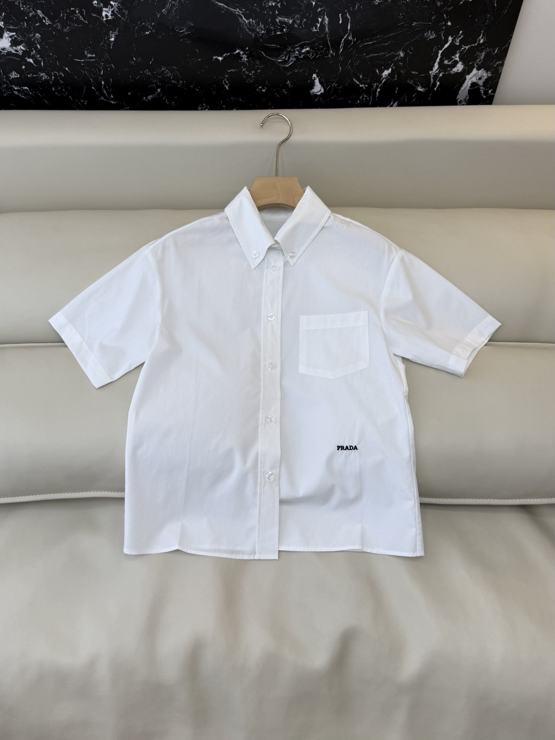 NO:821153,CY0129# New shirt P PR triangle logo short sleeve printed letters shirt white SML, Prada-clothing, prada, shirts, T-shirt,19860909CY0129#新款衬衫P PR三角标 短袖印字母 衬衫 白色 SML,普拉达-服装,prada,shirts,T-shirt,,Women's clothing