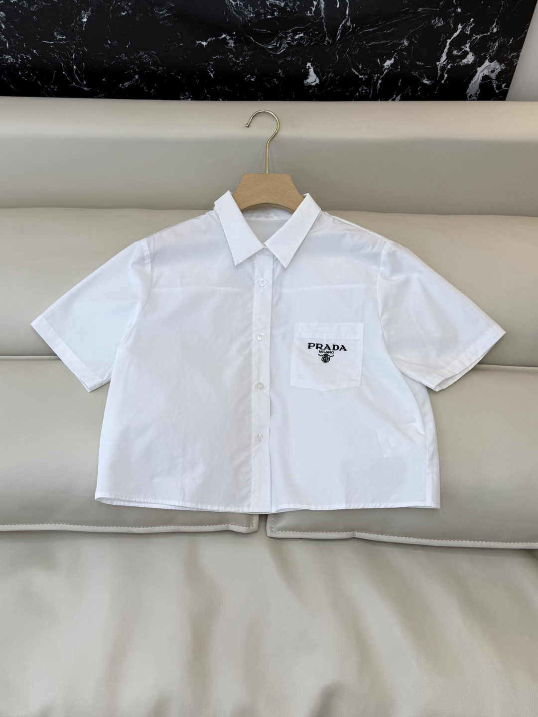 NO:821147,CY0125# New shirt P PR triangle logo short sleeve printed letters shirt white SML, Prada-clothing, prada, shirts, T-shirt,19860909CY0125#新款衬衫P PR三角标 短袖印字母 衬衫 白色 SML,普拉达-服装,prada,shirts,T-shirt,,Women's clothing