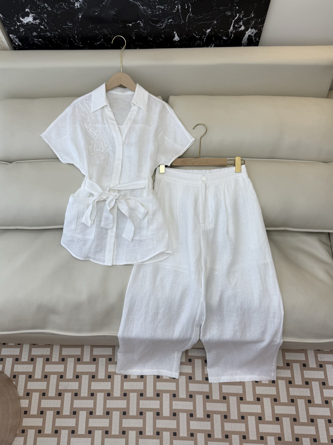 NO:821205,YM0130# New suit factory special version of the highest version on the market. The girl will inspect the goods, trim the three marks on the thread, and send pictures and videos before delivery. If you want quality and service, please add me on WeChat. We will not accept urgent orders. P Linen embroidered beaded short-sleeved top and trousers suit blue yellow white SMLXL, women's clothing, T-shirt,19860909YM0130#新款套装工厂特市面最高版本小妹验货、修剪线头上三标、发货可发图及拍视频,要品质要服务的加我微信,不接急单.P 亚麻绣花钉珠短袖上衣长裤 套装 蓝色 黄色 白色 SMLXL,女装,T-shirt,,Women's clothing