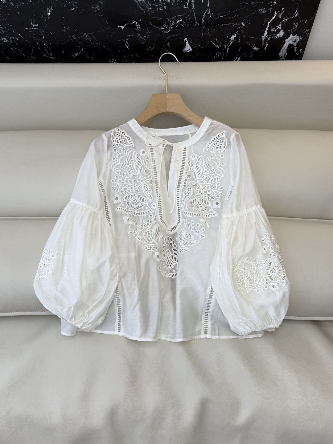 NO:822310,TW008# New Top Factory 90 Tencel Boutique Heavy Embroidery Top White SML, Women's Clothing,19860909TW008#新款上衣工厂 90 天丝 精品 重工刺绣花 上衣 白色SML,女装,,Women's clothing