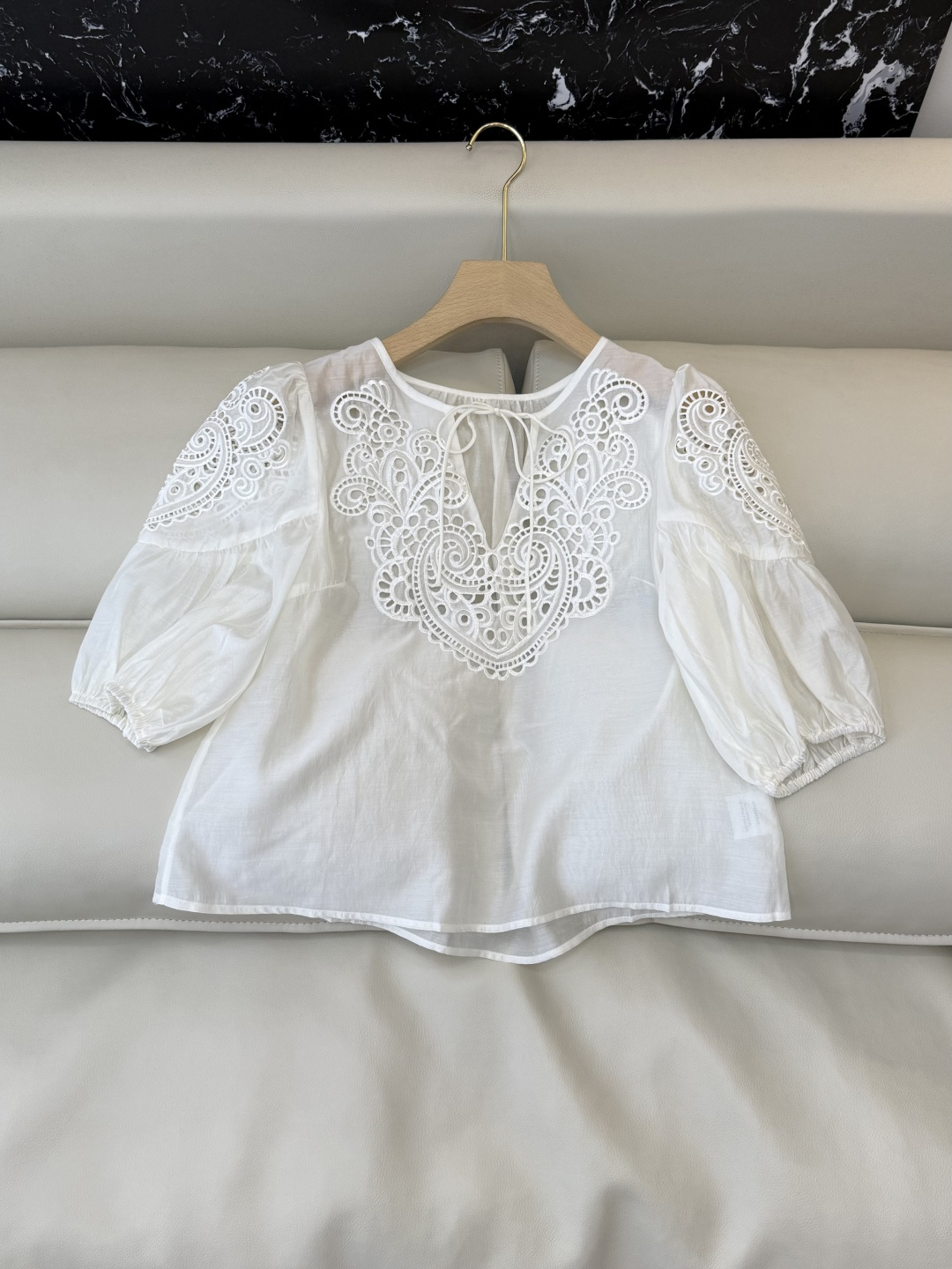 NO:822320,TW010# New Top Factory 90 Tencel Boutique Heavy Embroidery Top White SML, Women's Clothing,19860909TW010#新款上衣工厂 90 天丝 精品 重工刺绣花 上衣 白色SML,女装,,Women's clothing
