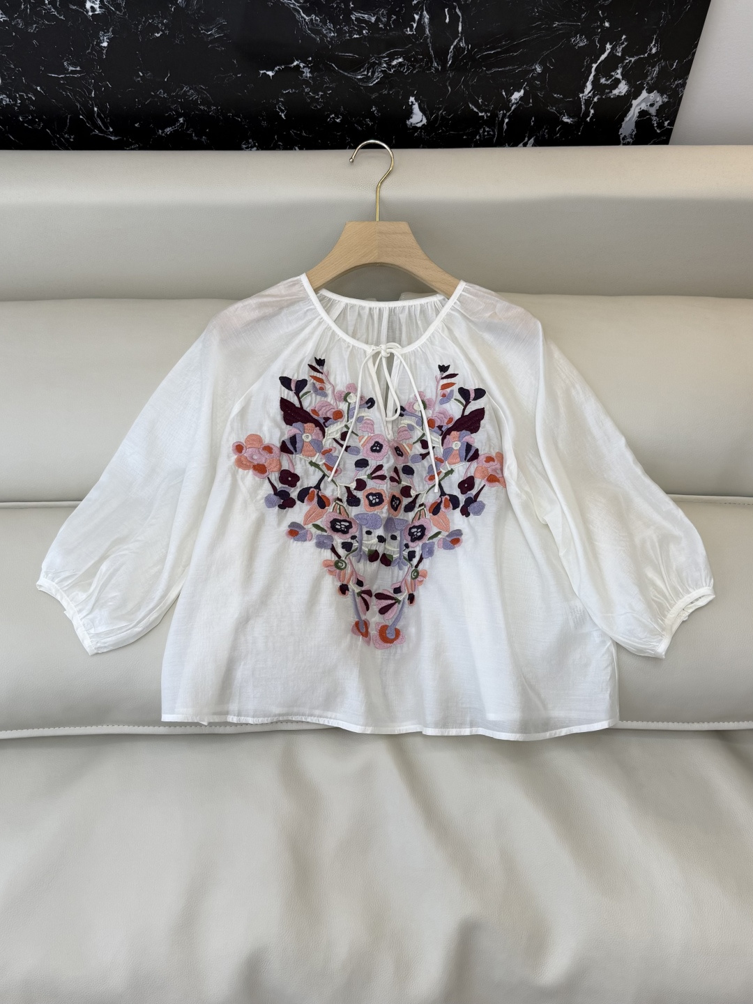 NO:822315,TW009# New Top Factory 90 Tencel Boutique Heavy Embroidery Top White SML, Women's Clothing,19860909TW009#新款上衣工厂 90 天丝 精品 重工刺绣花 上衣 白色SML,女装,,Women's clothing