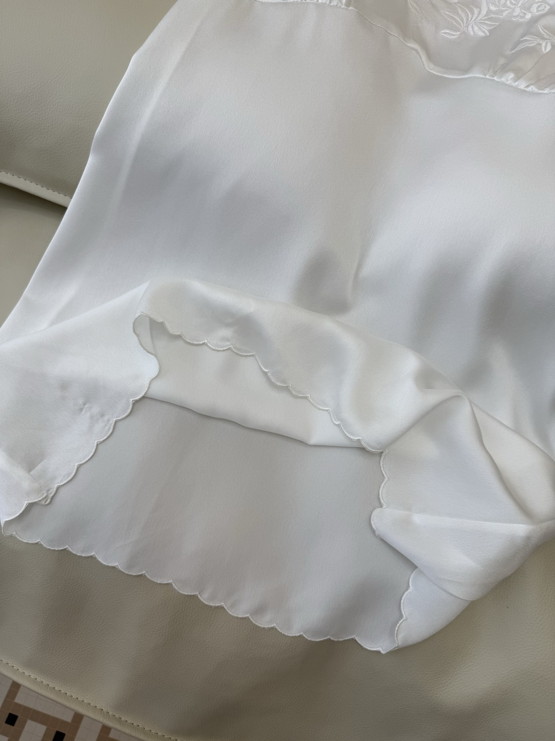 TW016#新款吊带裙⚠️‼️重工刺绣花 吊带裙 白色 粉色 杏色 黑色 SML