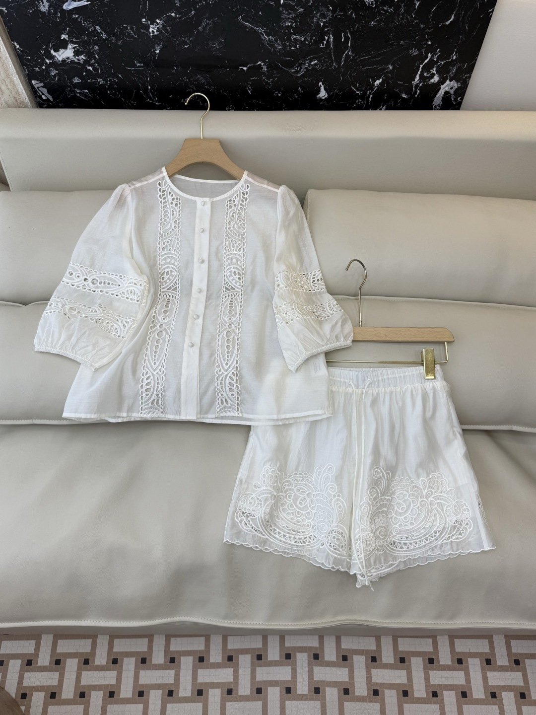 NO:822051,TW007# New Suit Factory 90 Tencel Boutique Heavy Embroidery Tops Shorts Suit White Blue SML (the code can be separated and the shorts are XL), women's clothing, shorts,19860909TW007#新款套装工厂 90 天丝 精品 重工刺绣花 上衣短裤 套装 白色蓝色 SML（码号可以拆分短裤有XL）,女装,shorts,,Women's clothing