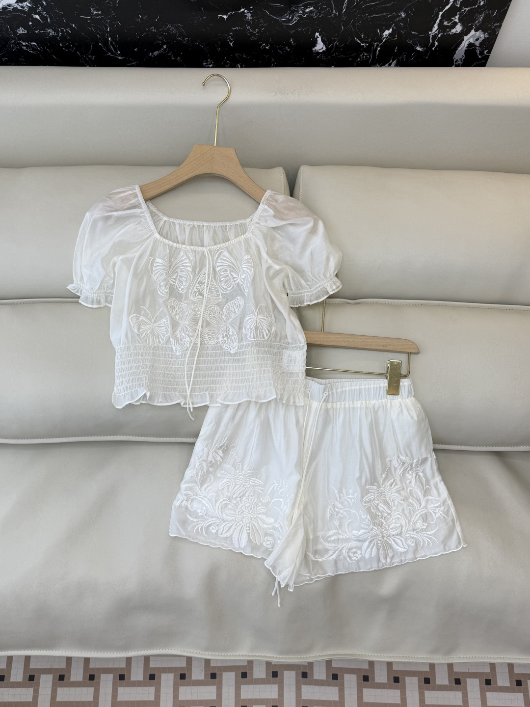 NO:822029,TW004# New Suit Factory 90 Tencel Boutique Heavy Embroidery Tops Shorts Suit Pink White Green SML (the size can be separated and the shorts are XL), women's clothing, shorts,19860909TW004#新款套装工厂 90 天丝 精品 重工刺绣花 上衣短裤 套装 粉色白色 绿色 SML（码号可以拆分短裤有XL）,女装,shorts,,Women's clothing