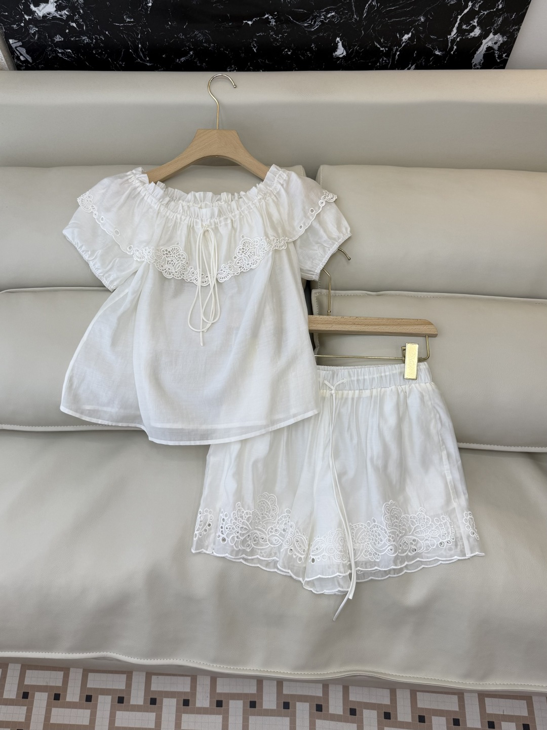NO:822075,TW001# New Suit Factory 90 Tencel Cotton Boutique Heavy Embroidery Lace Short Sleeve Top Shorts Suit SML (the code can be separated and the shorts are XL), women's clothing, shorts, T-shirt,19860909TW001#新款套装工厂 90 天丝棉 精品 重工刺绣花边短袖上衣短裤 套装 SML（码号可以拆分短裤有XL）,女装,shorts,T-shirt,,Women's clothing