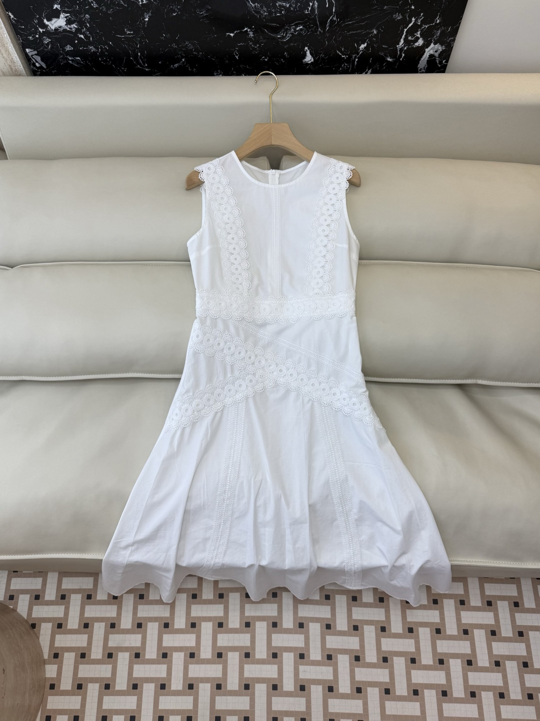 NO:822657,LH022# New dress factory special version of the highest version on the market. The girl will inspect the goods, trim the three marks on the threads, and ship the goods. You can send pictures and take videos. If you want quality and service, please add me on WeChat. We will not accept urgent orders. P 50 Tencel 50 Cotton Sleeveless water-soluble edge embroidered slim dress blue white SML, women's clothing, skirts,19860909LH022#新款连衣裙工厂特市面最高版本小妹验货、修剪线头上三标、发货可发图及拍视频,要品质要服务的加我微信,不接急单.P 50 天丝 50 棉 无袖水溶边绣花修身连衣裙 蓝色 白色 SML,女装,skirts,,Women's clothing