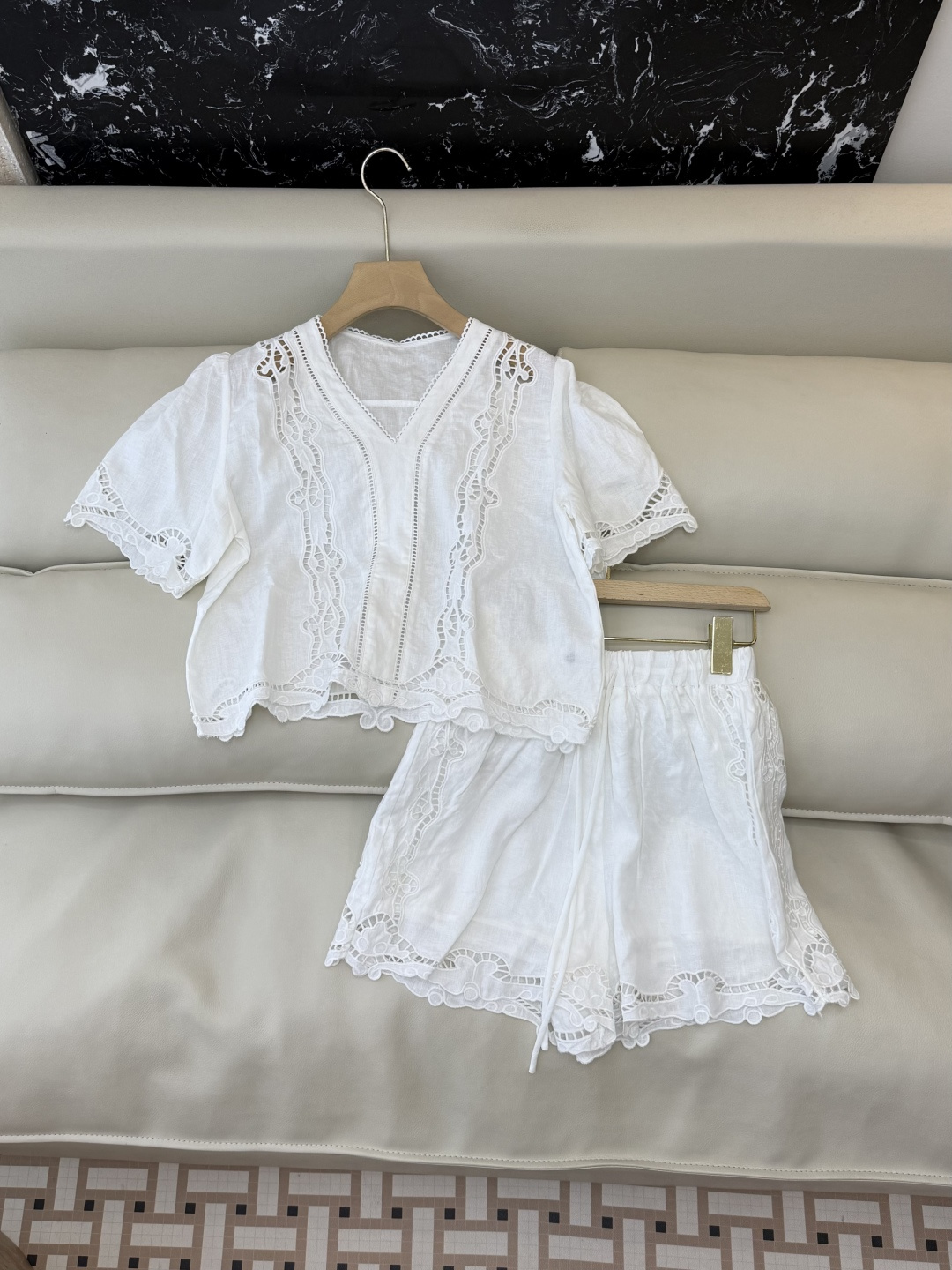 NO:822628,LH029# New set factory special version of the highest version on the market. The girl will inspect the goods, trim the three marks on the thread, and send pictures and videos before delivery. If you want quality or service, please add me on WeChat. We will not accept urgent orders. P Zimm... Heavy industry embroidered top shorts suit white yellow SML, Zimmerman-clothing, shorts,19860909LH029#新款套装工厂特市面最高版本小妹验货、修剪线头上三标、发货可发图及拍视频,要品质要服务的加我微信,不接急单.P Zimm…重工刺绣上衣短裤 套装 白色 黄色 SML,兹默曼-服装,shorts,,Women's clothing