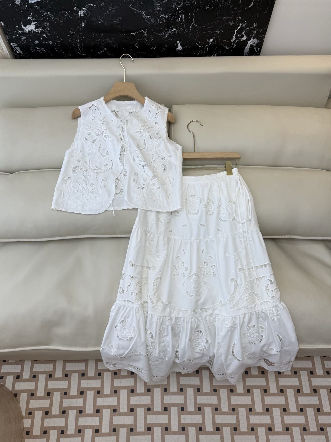 NO:822670,LH024# New suit factory special version of the highest version on the market. The girl will inspect the goods, trim the three marks on the threads, and send pictures and videos before delivery. If you want quality or service, please add me on WeChat. We will not accept urgent orders. P Sleeveless hollow embroidered cotton top long skirt suit white SML, women's clothing, skirts,19860909LH024#新款套装工厂特市面最高版本小妹验货、修剪线头上三标、发货可发图及拍视频,要品质要服务的加我微信,不接急单.P 无袖 镂空绣花棉上衣长半裙 套装 白色 SML,女装,skirts,,Women's clothing