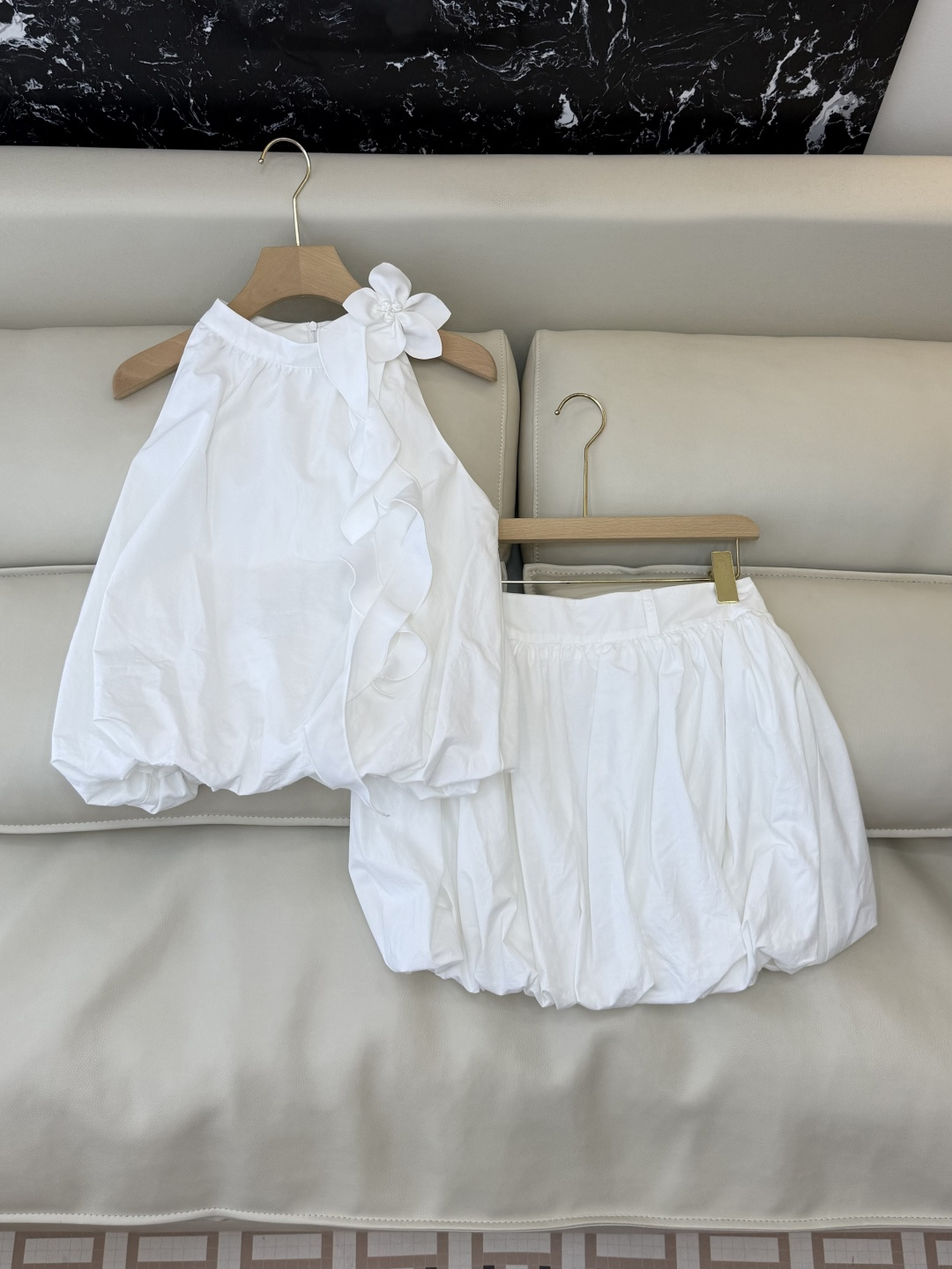 NO:822622,LH031# new suit factory special version of the highest version on the market. The girl will inspect the goods, trim the three marks on the thread, and send pictures and videos before delivery. If you want quality and service, please add me on WeChat. I will not accept urgent orders. P Sleeveless flower top shorts suit white yellow SML, women's clothing, shorts,19860909LH031#新款套装工厂特市面最高版本小妹验货、修剪线头上三标、发货可发图及拍视频,要品质要服务的加我微信,不接急单.P 无袖花朵 上衣短裤 套装 白色 黄色 SML,女装,shorts,,Women's clothing