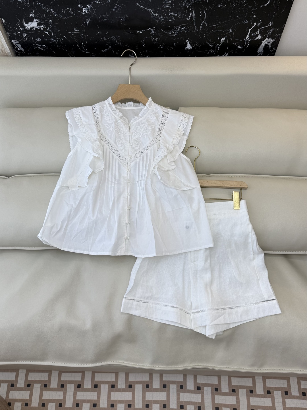 NO:823162,LH033# new suit factory special version of the highest version on the market. The girl will inspect the goods, trim the three marks on the thread, and send pictures and videos before delivery. If you want quality and service, please add me on WeChat. We will not accept urgent orders. P Zimm... Heavy industry embroidered top shorts suit white SML, Zimmerman-clothing, shorts,19860909LH033#新款套装工厂特市面最高版本小妹验货、修剪线头上三标、发货可发图及拍视频,要品质要服务的加我微信,不接急单.P Zimm…重工刺绣上衣短裤 套装 白色 SML,兹默曼-服装,shorts,,Women's clothing