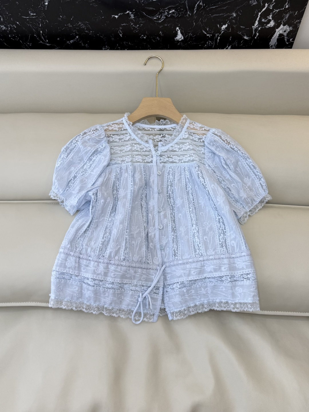 NO:822675,LH025# New top factory special version of the highest version on the market. The girl will inspect the goods, trim the three marks on the threads, and send pictures and videos before delivery. If you want quality or service, please add me on WeChat. We will not accept urgent orders. P Cotton embroidered lace short-sleeved top blue SML, women's clothing, T-shirt,19860909LH025#新款上衣工厂特市面最高版本小妹验货、修剪线头上三标、发货可发图及拍视频,要品质要服务的加我微信,不接急单.P 棉绣花蕾丝短袖上衣 蓝色 SML,女装,T-shirt,,Women's clothing