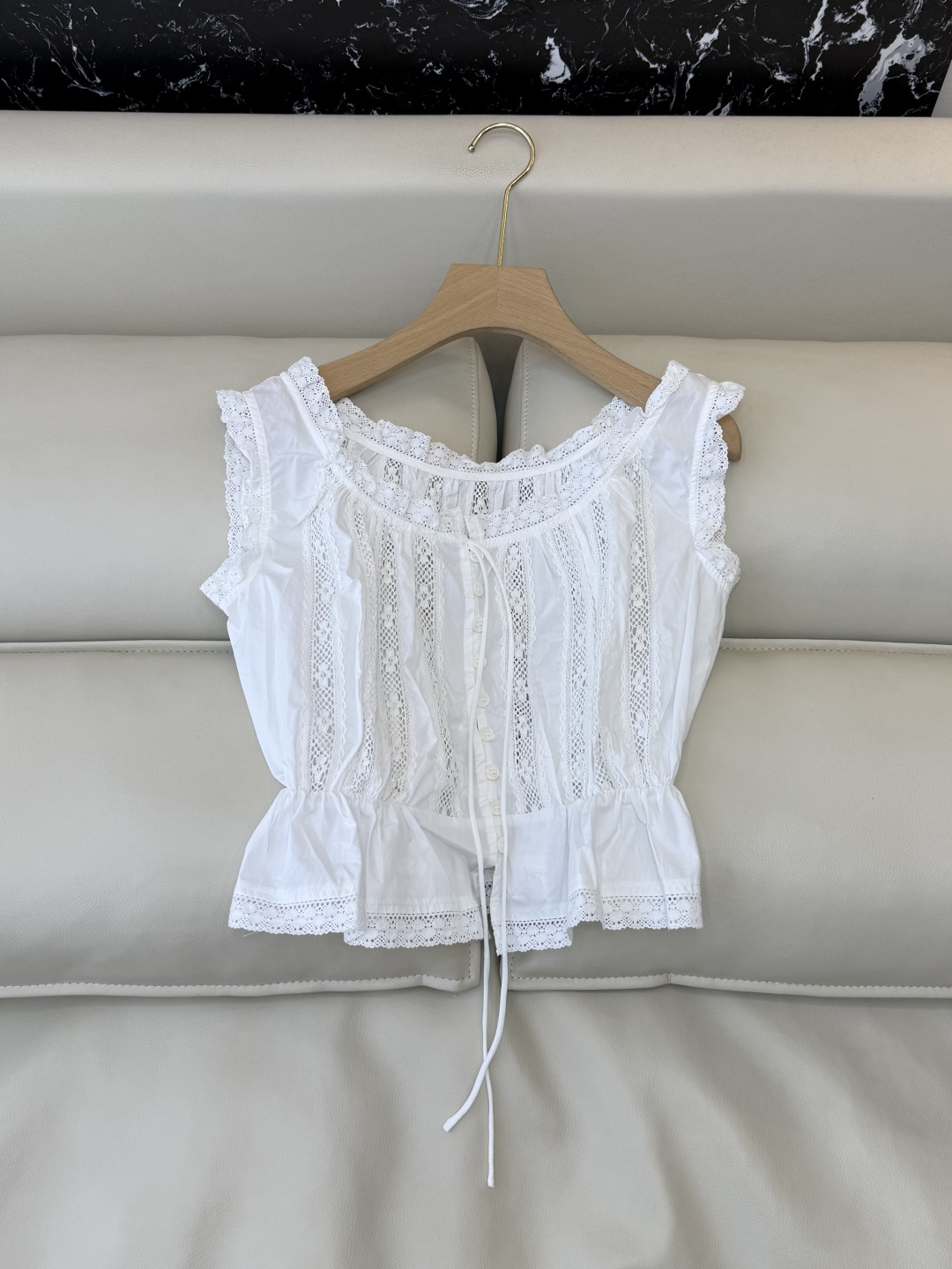 NO:822627,LH032# New top factory special version of the highest version on the market. The girl will inspect the goods, trim the three marks on the threads, and send pictures and videos before delivery. If you want quality and service, please add me on WeChat. We will not accept urgent orders. P Cotton embroidered sleeveless top blue white SML, women's clothing,19860909LH032#新款上衣工厂特市面最高版本小妹验货、修剪线头上三标、发货可发图及拍视频,要品质要服务的加我微信,不接急单.P 棉绣花无袖上衣 蓝色 白色 SML,女装,,Women's clothing