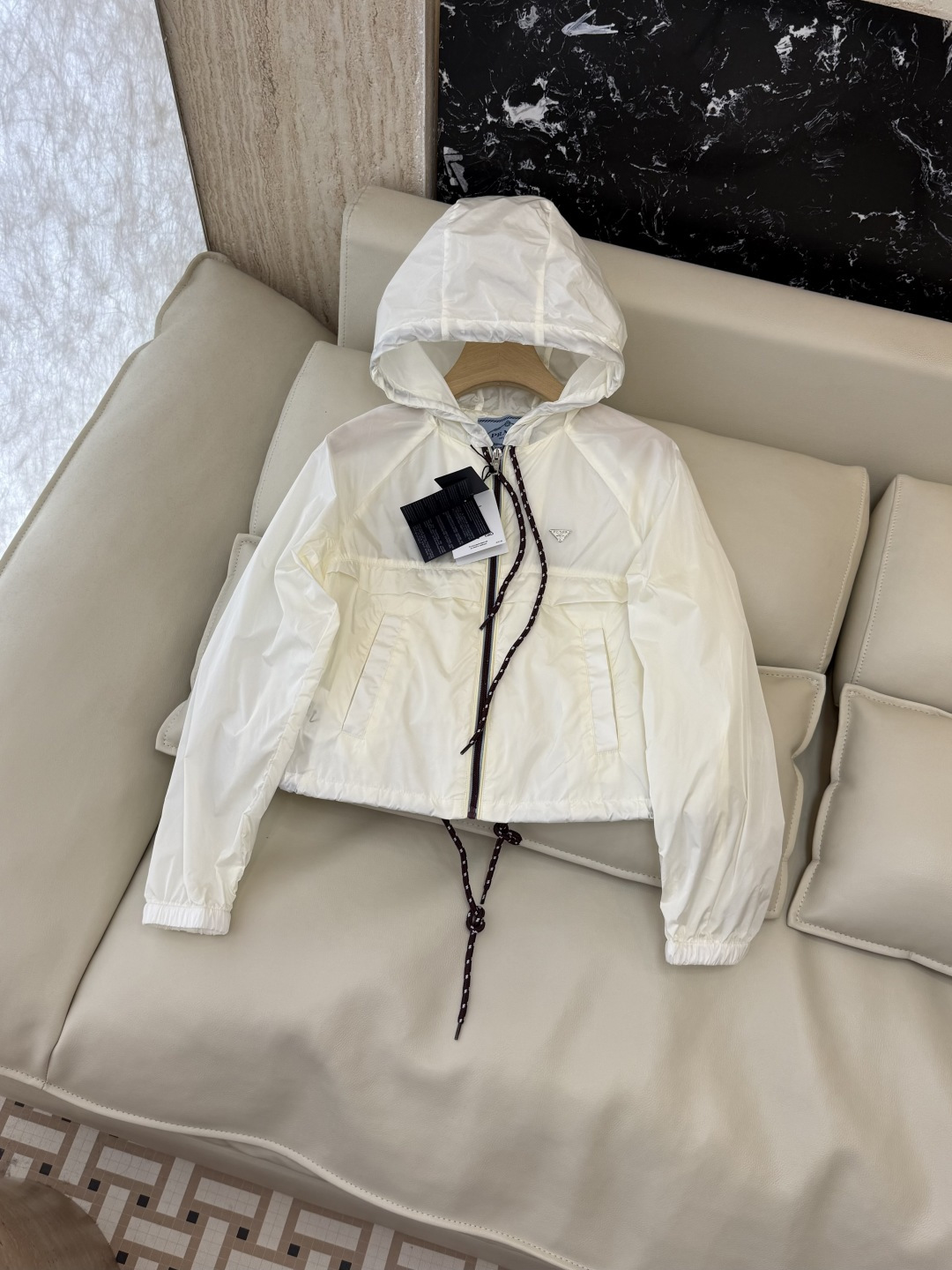 NO:825121,MN6006# The highest version on the new market. The girl inspects the goods, trims the three marks on the threads, and delivers the goods. You can send pictures and take videos. If you want quality or service, please add me on WeChat. We will not accept urgent orders. This coat factory special p PRada triangle mark sun protection long-sleeved jacket multi-color 36-38-40-42, Prada-clothing, prada, prada, jackets & coats,19860909MN6006#新市面最高版本小妹验货、修剪线头上三标、发货可发图及拍视频,要品质要服务的加我微信,不接急单.款外套工厂特p PRada 三角标 防晒 长袖外套 多色 36-38-40-42,普拉达-服装,prada,prada,jackets & coats,,Women's clothing