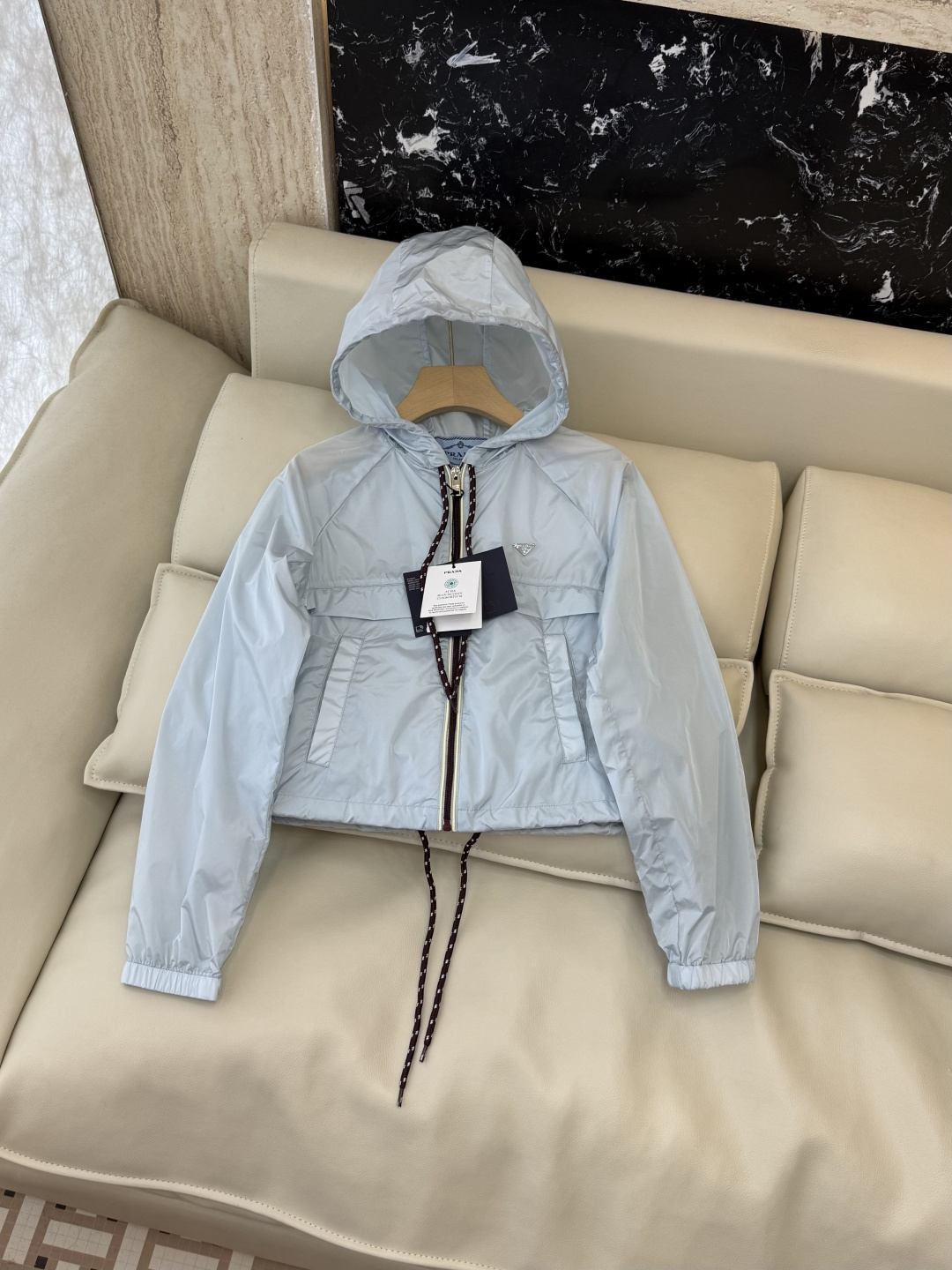 NO:825099,MN6006# The highest version on the new market. The girl inspects the goods, trims the three marks on the threads, and delivers the goods. You can send pictures and take videos. If you want quality or service, please add me on WeChat. We will not accept urgent orders. This coat factory special p PRada triangle mark sun protection long-sleeved jacket multi-color 36-38-40-42, Prada-clothing, prada, prada, jackets & coats,19860909MN6006#新市面最高版本小妹验货、修剪线头上三标、发货可发图及拍视频,要品质要服务的加我微信,不接急单.款外套工厂特p PRada 三角标 防晒 长袖外套 多色 36-38-40-42,普拉达-服装,prada,prada,jackets & coats,,Women's clothing