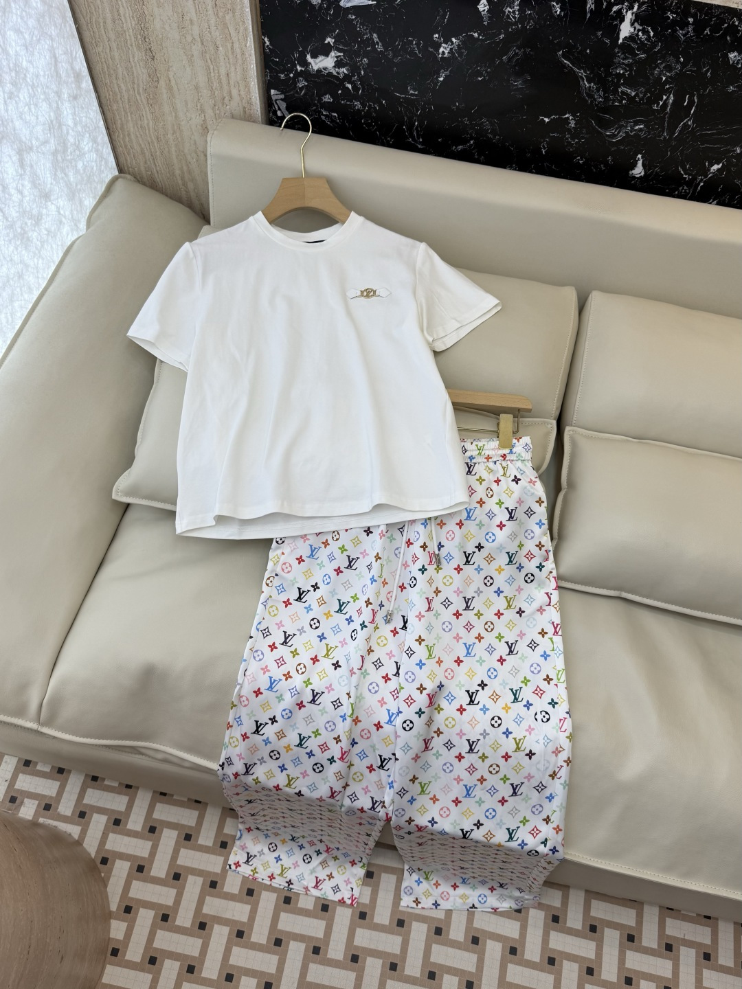 NO:828351,AQ011# New suit factory LV presbyopic logo letter printed trousers short-sleeved T-shirt suit blue white SML, Louis Vuitton-clothing, louis vuitton, louis vuitton, T-shirt, tees, t-shirt,19860909AQ011#新款套装工厂 LV 老花logo字母印花长裤短袖T恤 套装 蓝色 白色 SML,路易威登-服装,louis vuitton,louis vuitton,T-shirt,tees，t-shirt,,Women's clothing